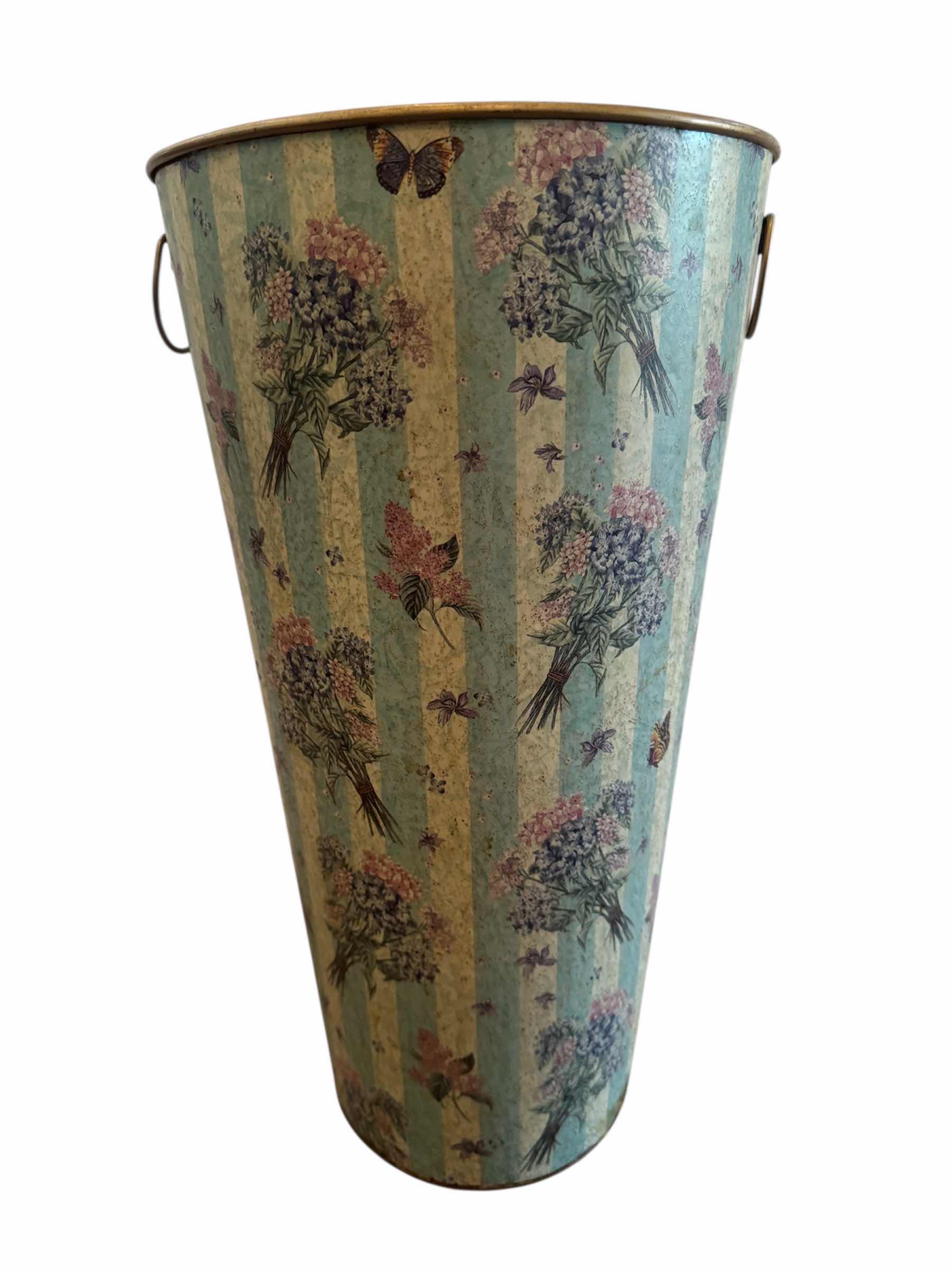 Photo 1 of 75
3- VINTAGE TIN AND WOOD BASKETS, FLOWER PAIL BUCKET, UMBRELLA HOLDER

H20” AND SMALLER