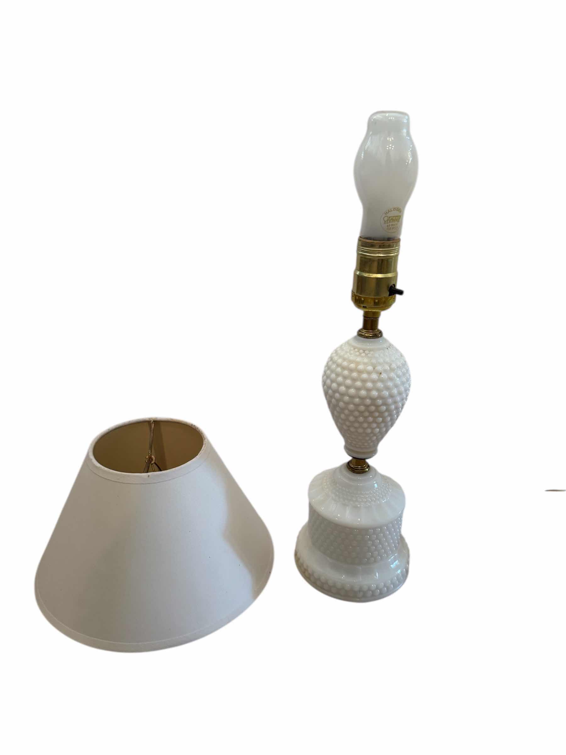 Photo 1 of 80
2- VINTAGE ANTIQUE LEVITON MILK GLASS TABLE LAMPS

H17”