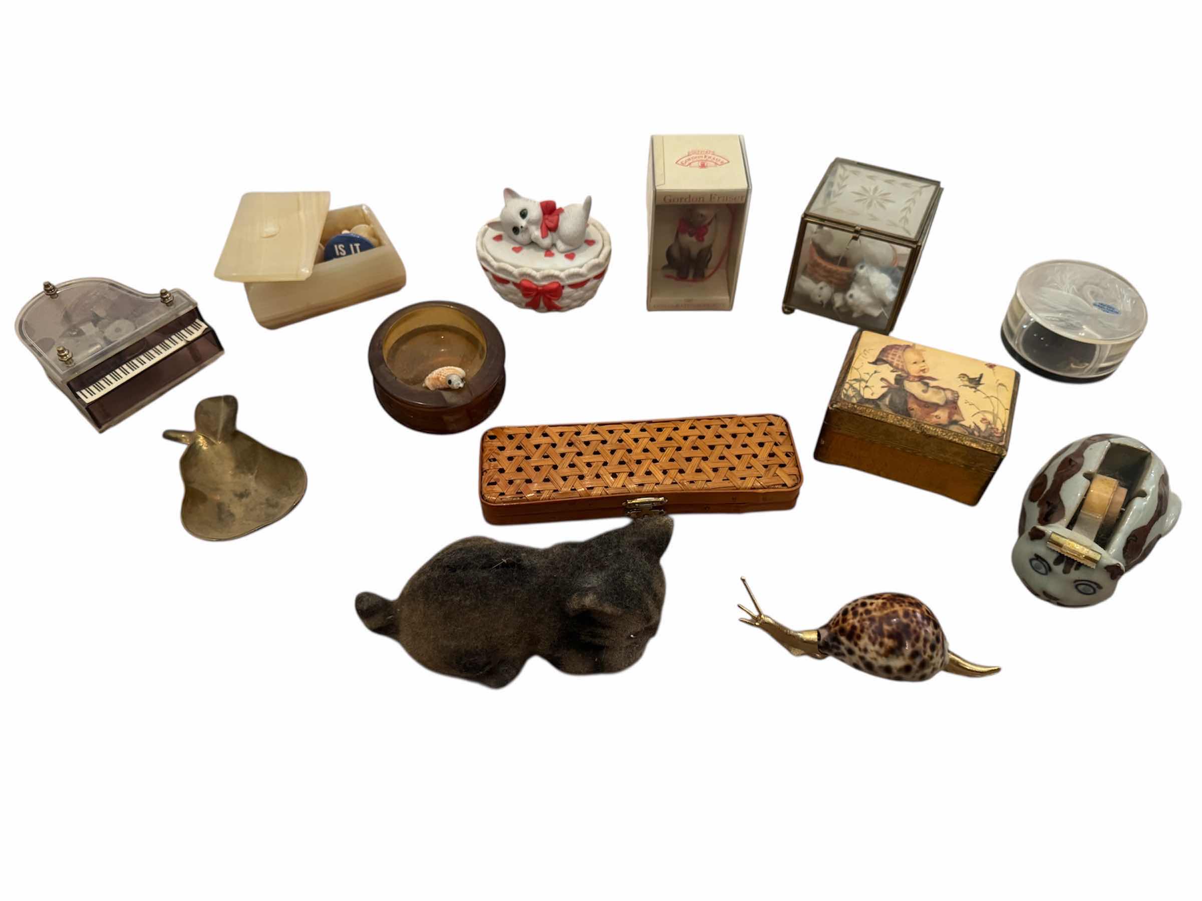 Photo 1 of 80
VINTAGE ASSORTED FIGURINES, MUSIC BOXES AND SMALL DEPRESSION GLASS BOWLS,HOME DECOR, HOME ESSENTIALS

H4” AND SMALLER