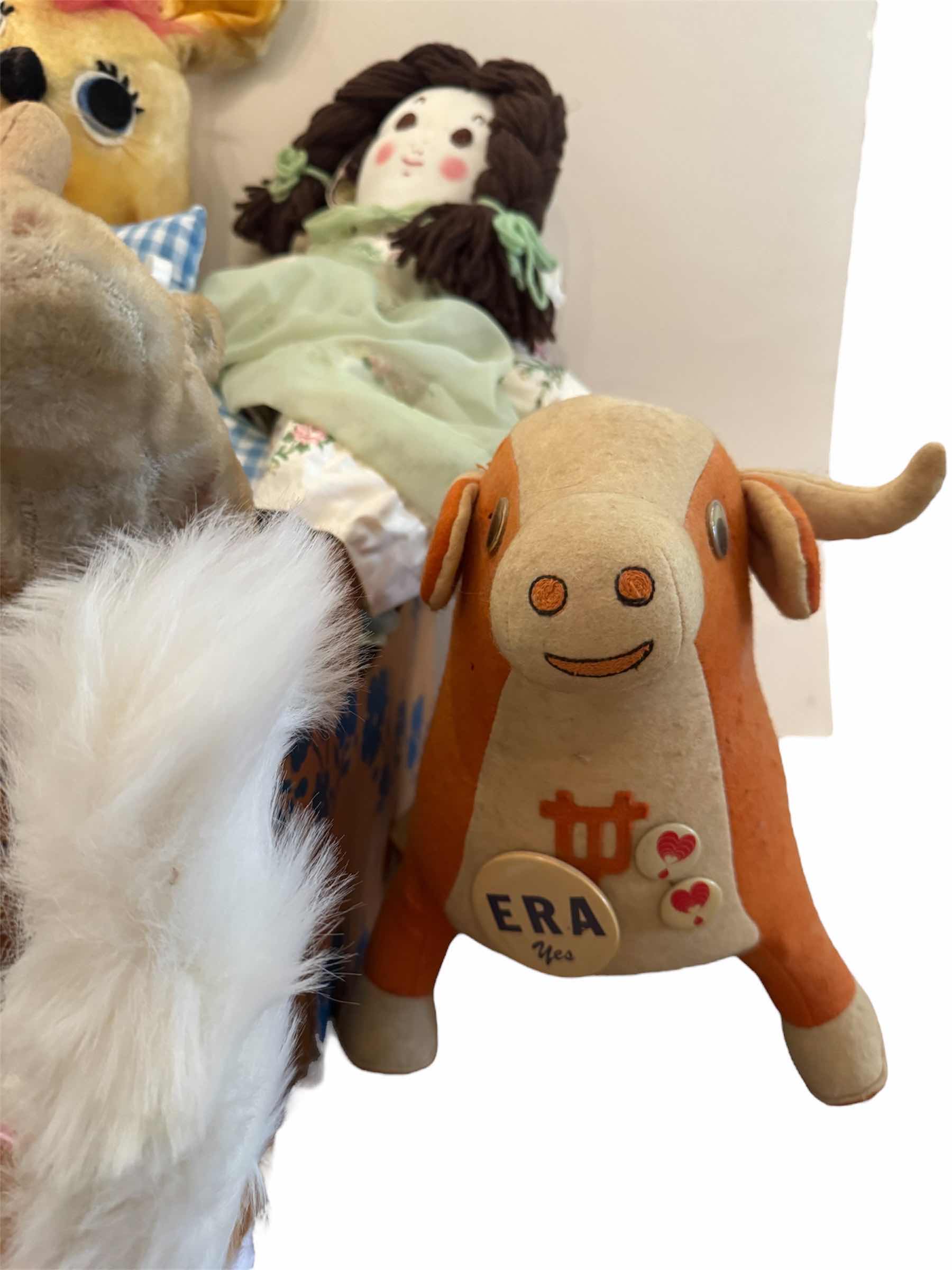 Photo 3 of 125
20- VINTAGE ASSORTED PLUSH/STUFFED ANIMALS

23” AND SMALLER