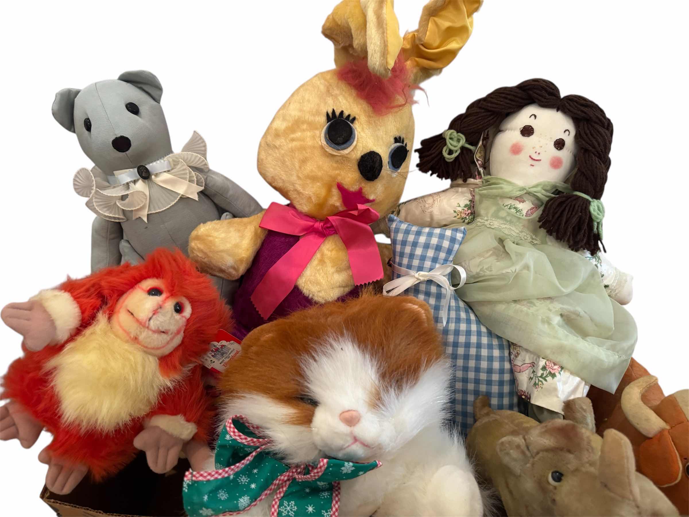 Photo 1 of 125
20- VINTAGE ASSORTED PLUSH/STUFFED ANIMALS

23” AND SMALLER