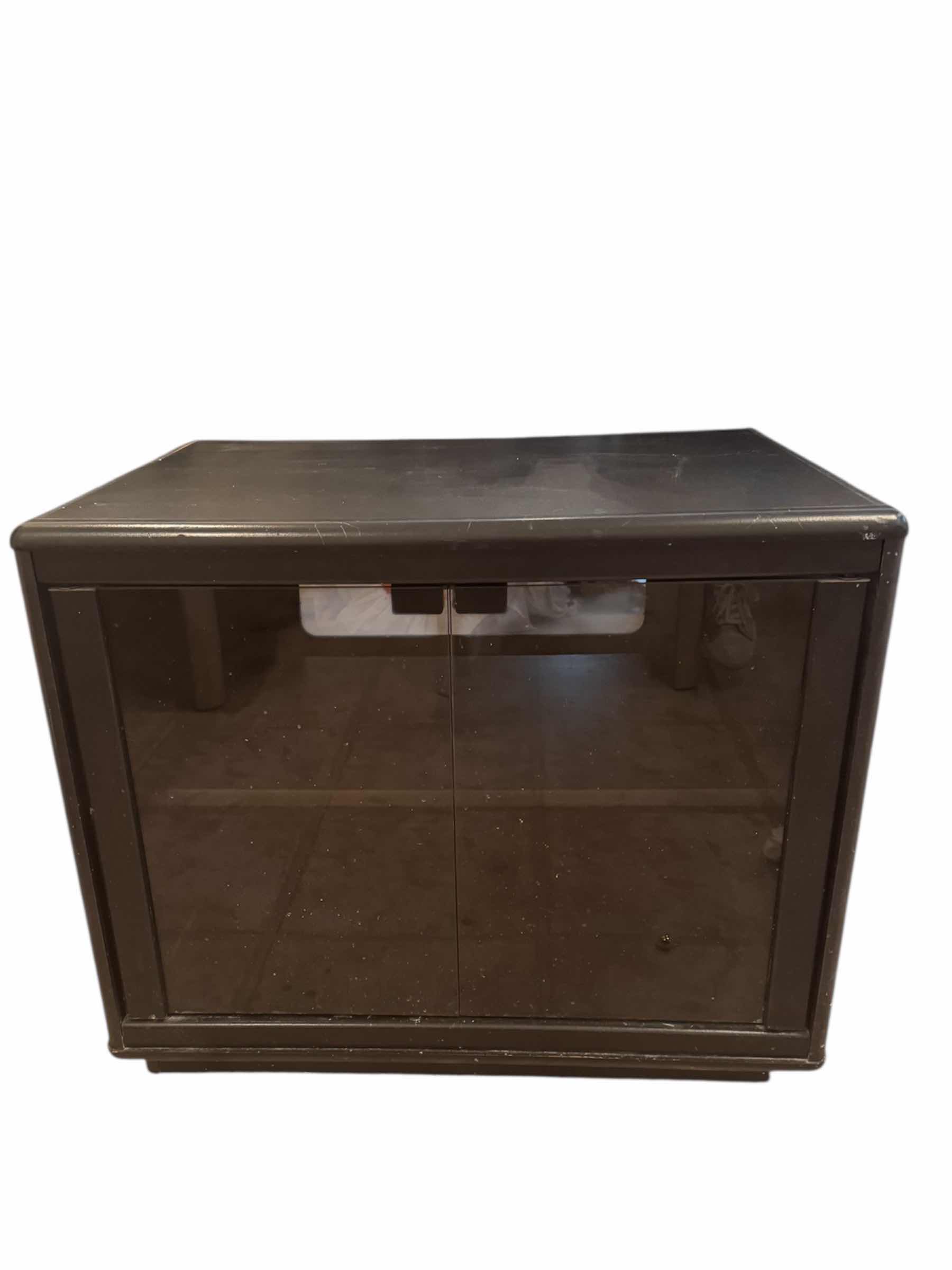 Photo 1 of 60
BLACK ROLLING WOODEN CABINET WITH GLASS DOORS, HOME ESSENTIALS, HOME FURNITURE 

19.5” X 26.5” X H22”