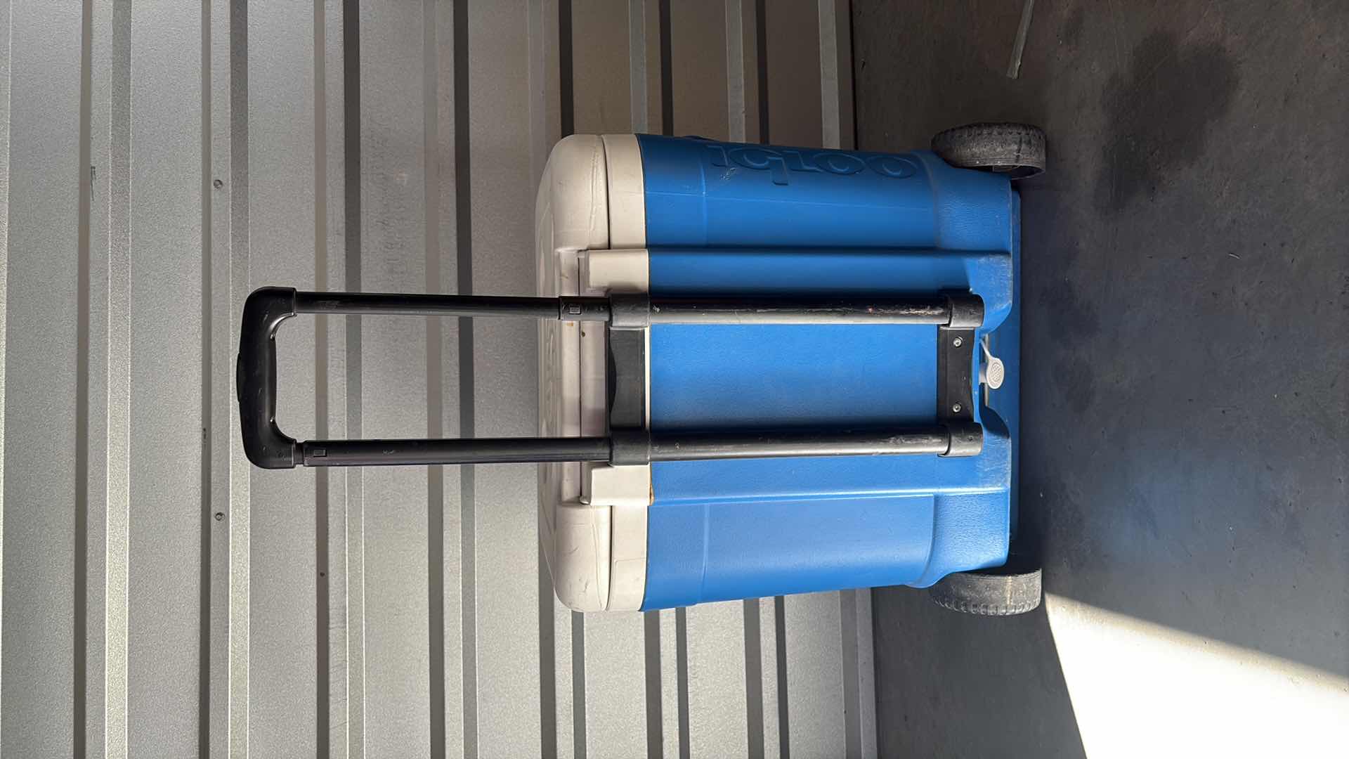 Photo 3 of IGLOO ICE CUBE COOLER 18”X18”X20”H