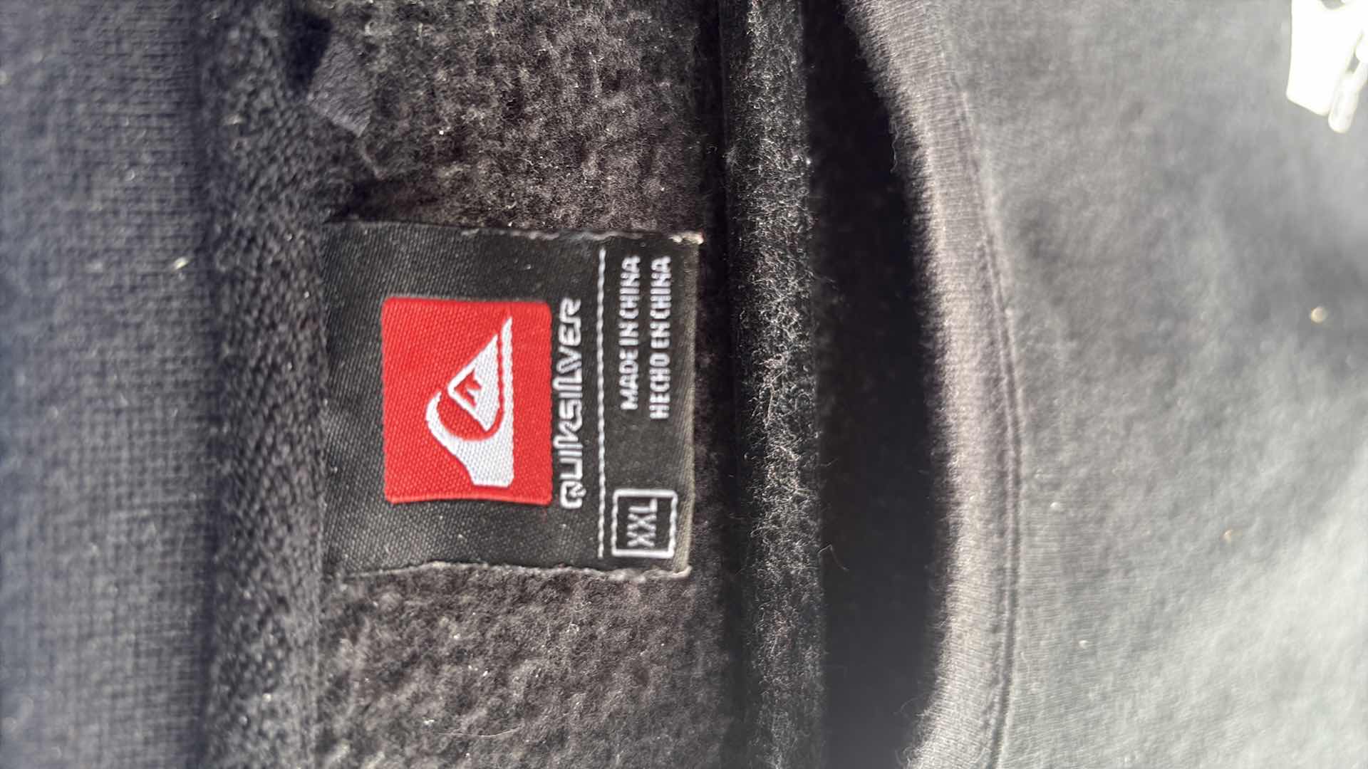 Photo 1 of MENS 2XL SWEATSHIRTS