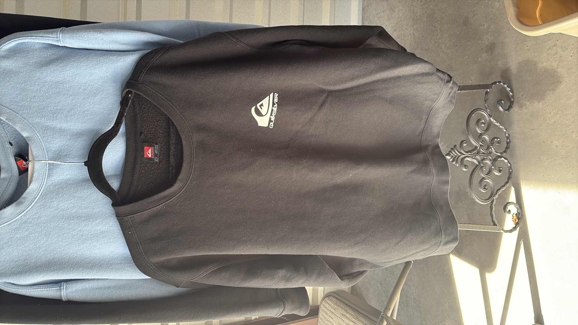 Photo 1 of MENS 2XL SWEATSHIRTS