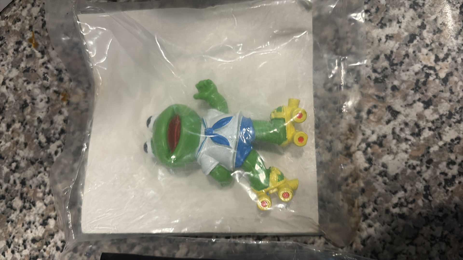 Photo 1 of MCDONALDS HAPPY NEAL TOYS MUPPET BABIES KERMIT , MISS PIGGY AND MARIOKART TOAD 4”