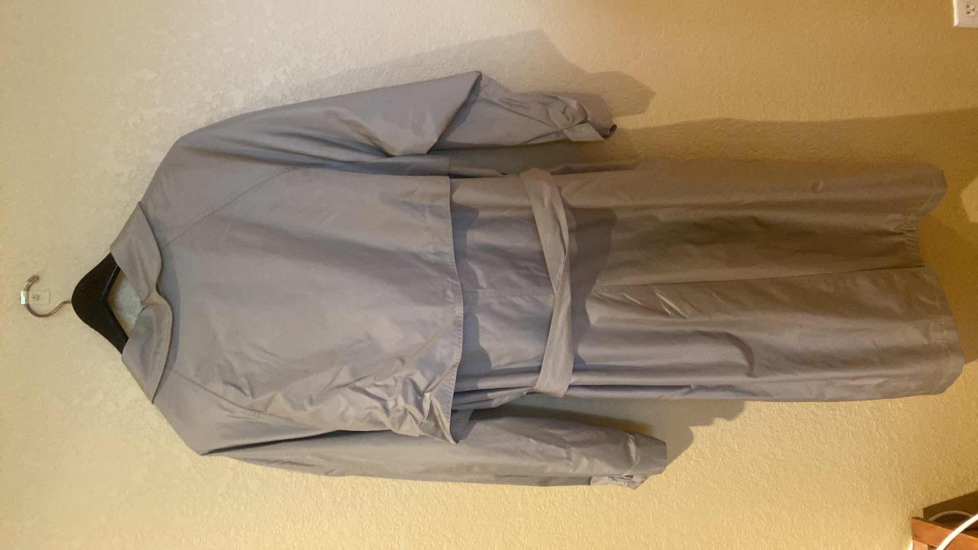 Photo 1 of DRIZZLE RAINCOAT MENS SIZE  EST LARGE/X-LARGE