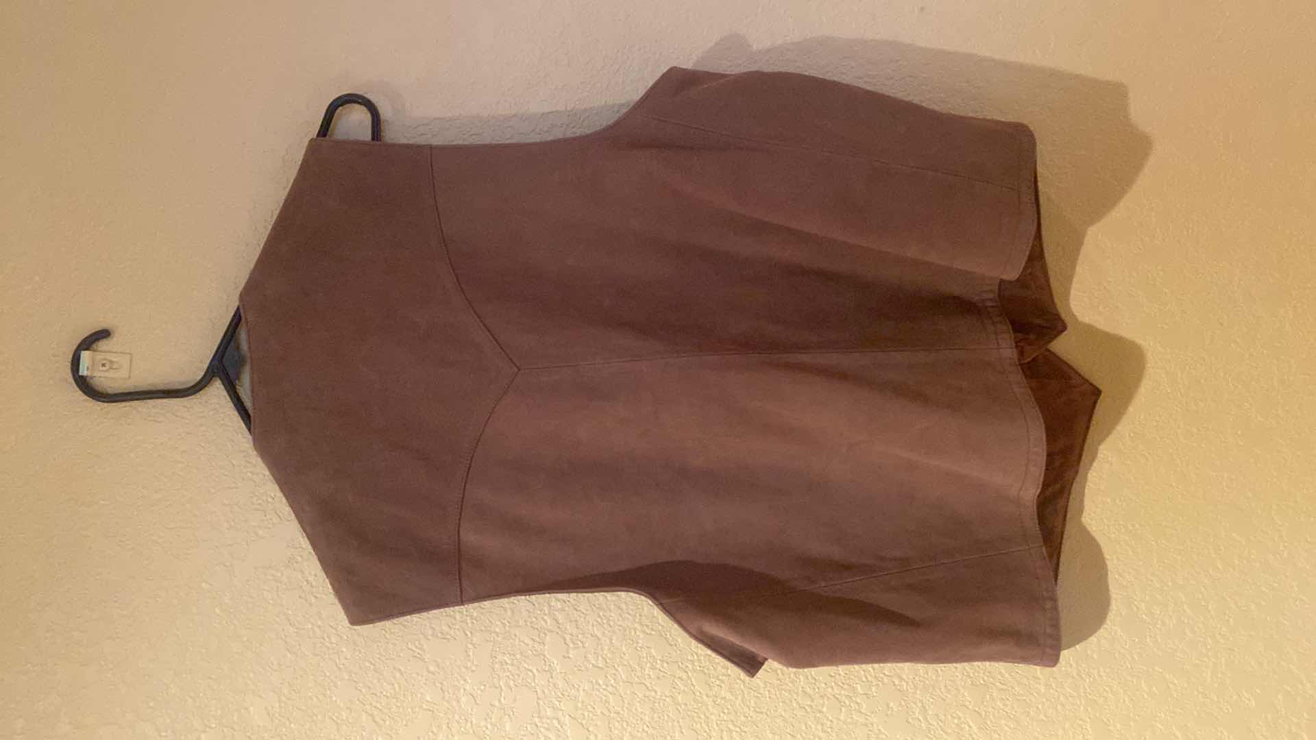 Photo 1 of SCULLY LEATHER VEST MENS SIZE 48