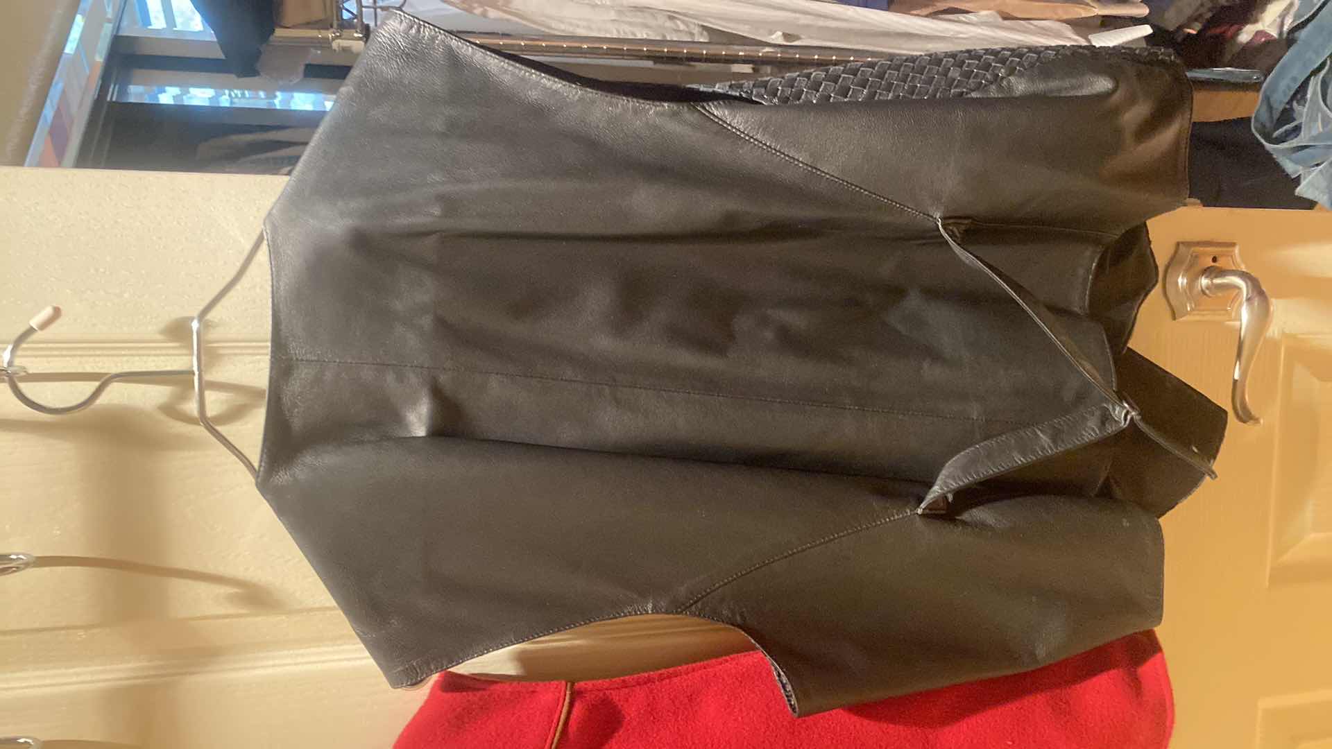 Photo 1 of 2 - SCHAEFER OUTFITTER & LEATHER RENDITIONS VESTS MENS SIZE XL