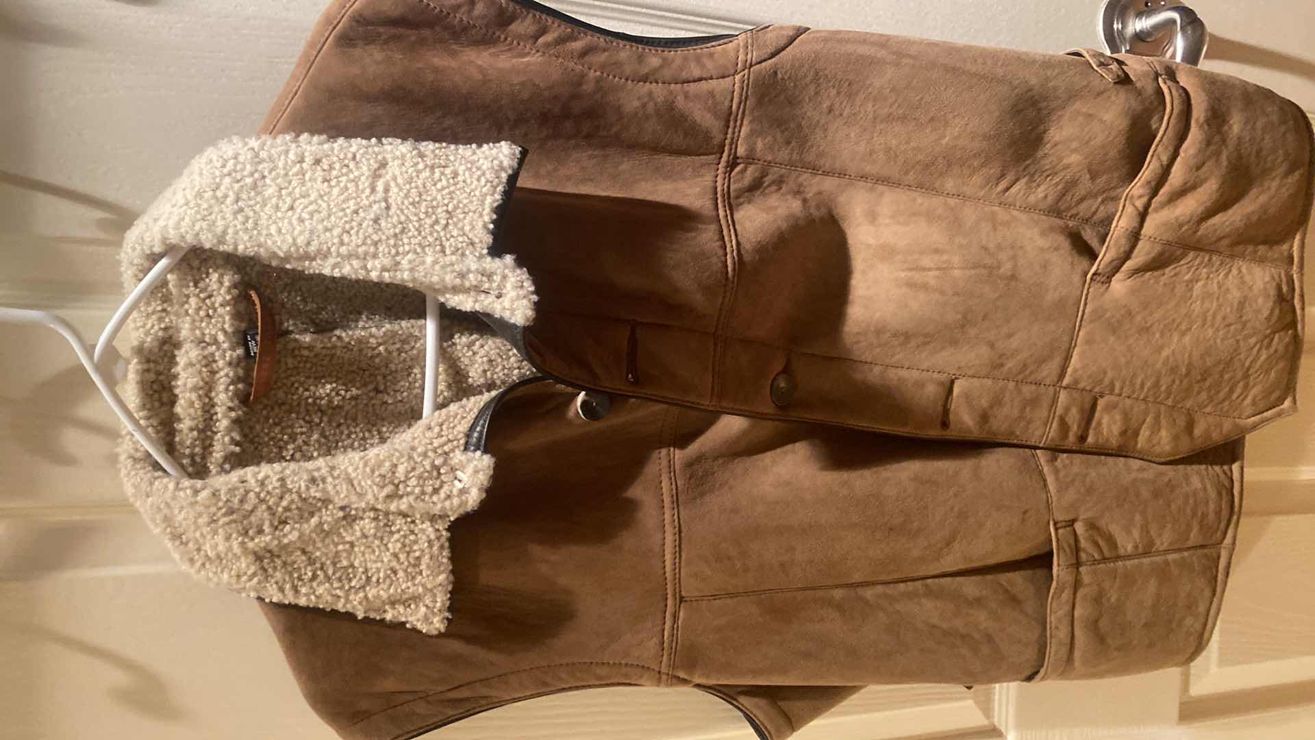 Photo 1 of 2 - ROBERT TALBOTT SHEARLING & CRIPPLE CREEK LEATHER VEST MENS SIZE XLARGE