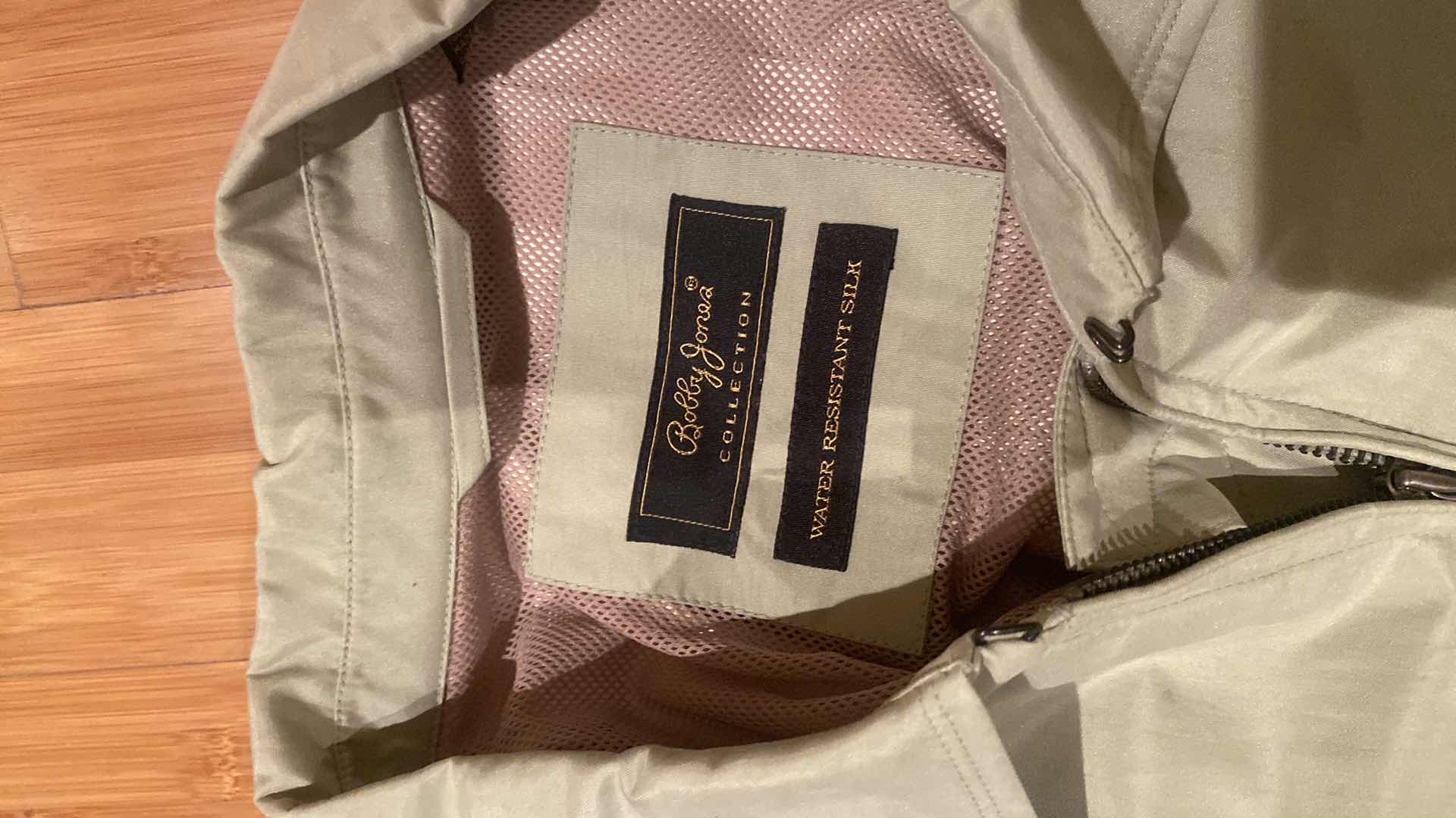 View 3 of MENS BOBBY JONES WATER RESISTANT SILK JACKET MENS SIZE LARGE