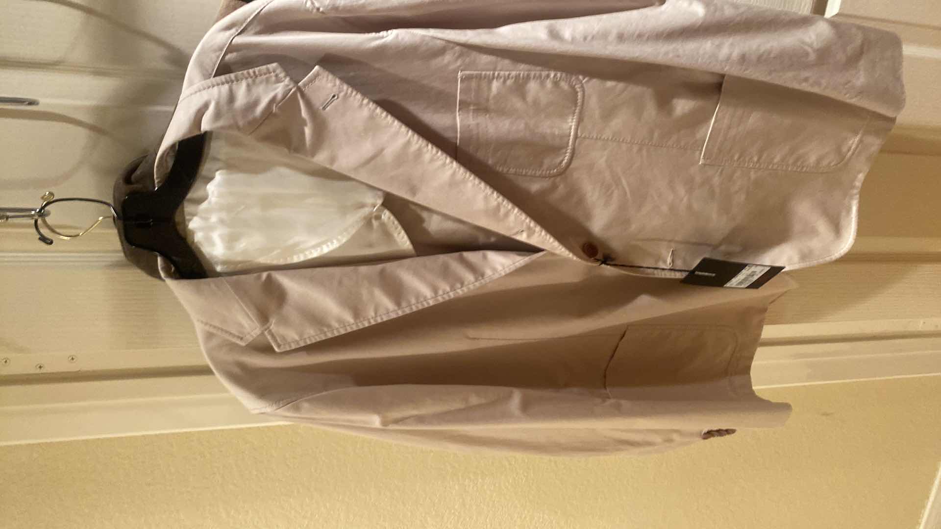 Photo 1 of BUGATCHI LEATHER VEST MENS SIZE LARGE & NEW REPORTER COTTON BLAZER SIZE US 50