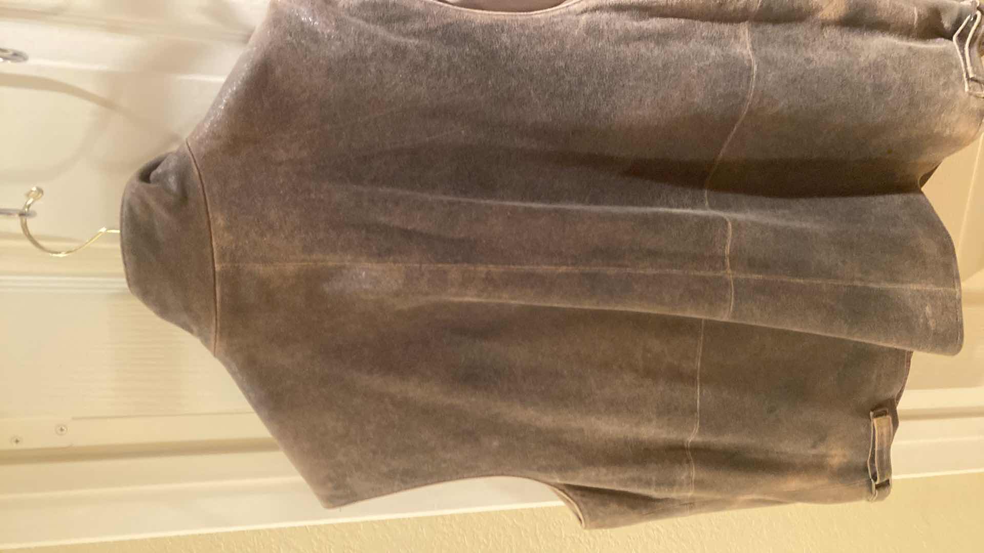 Photo 1 of BUGATCHI LEATHER VEST MENS SIZE LARGE & NEW REPORTER COTTON BLAZER SIZE US 50