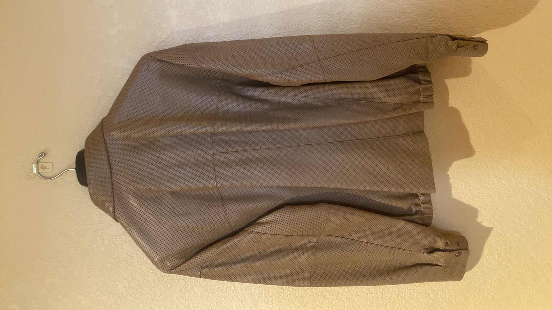 Photo 1 of $350 JOSE LUIS TAN LEATHER JACKETS MENS SIZE 44R