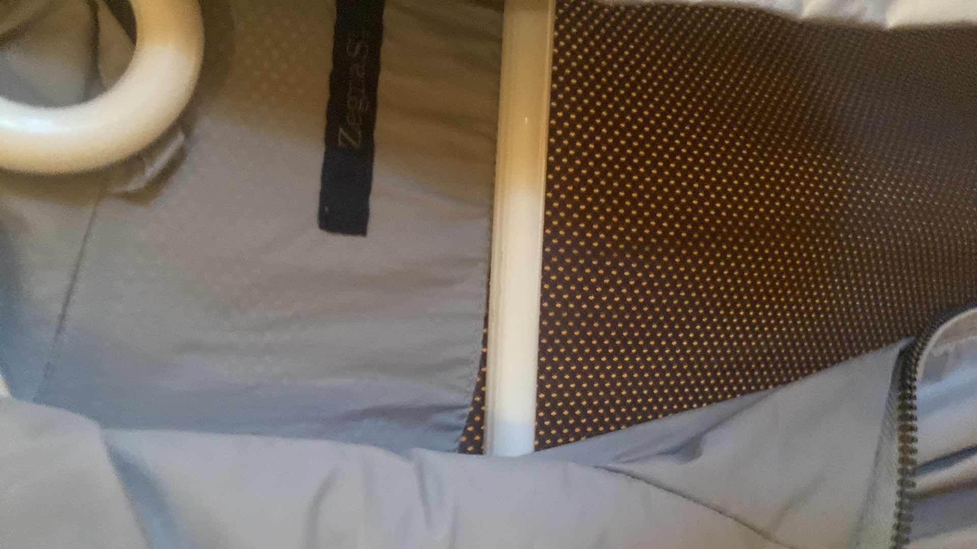 Photo 1 of 5 - OUTERWEAR MENS SIZE XL