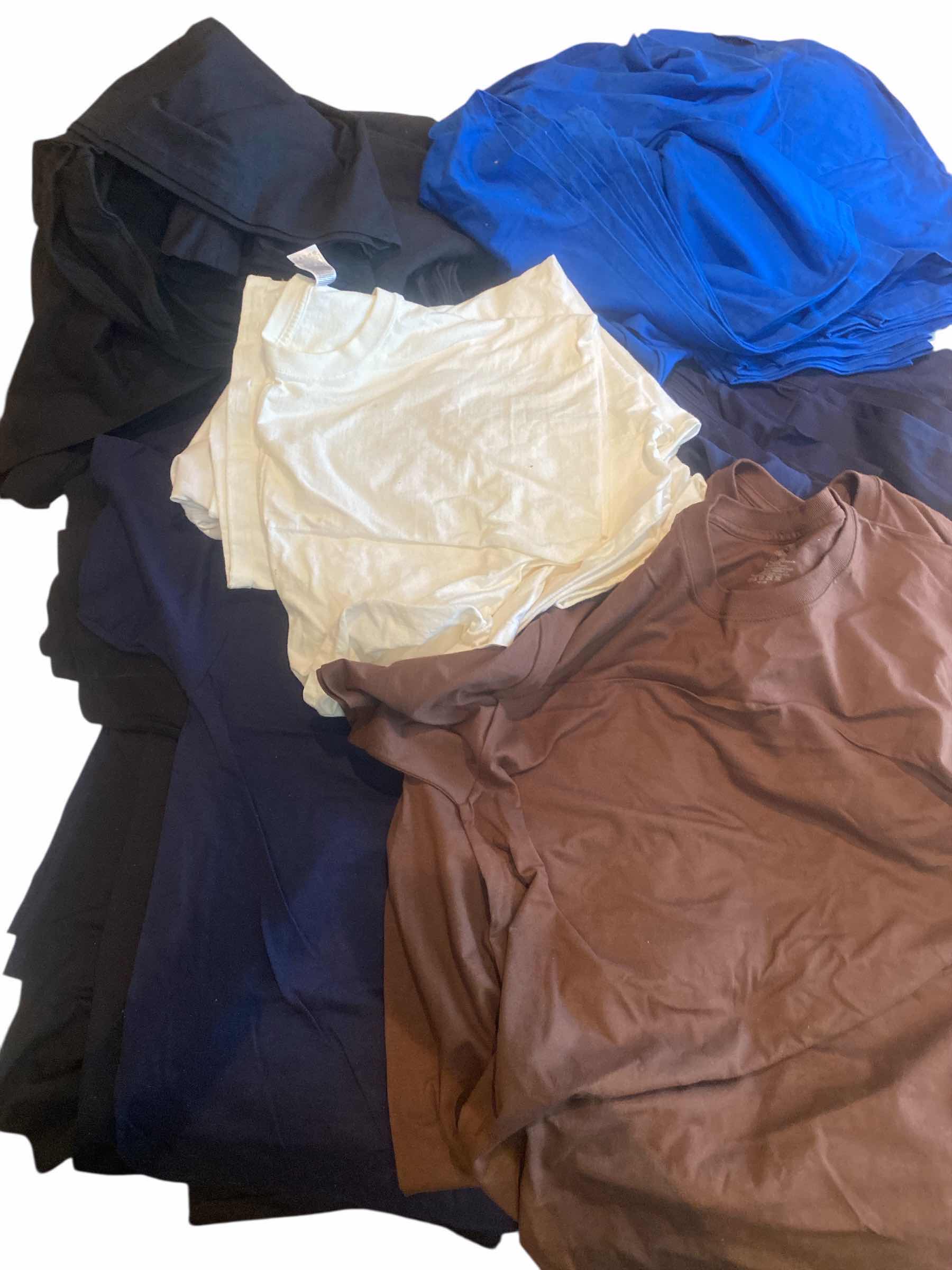 Photo 1 of NEW FRUIT OF THE LOOM T-SHIRTS SIZE XL