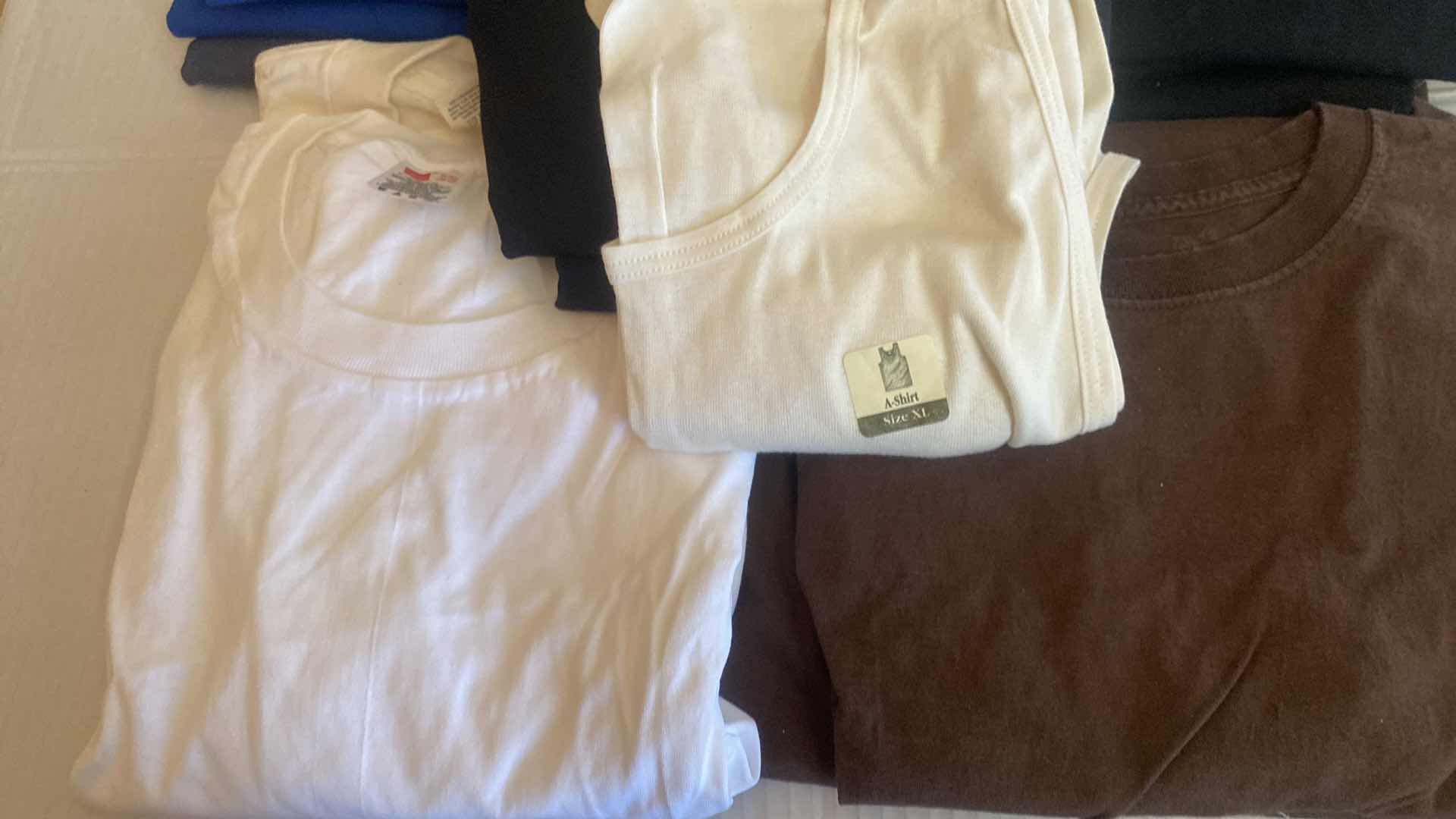 Photo 1 of T-SHIRTS MENSV SIZE XL