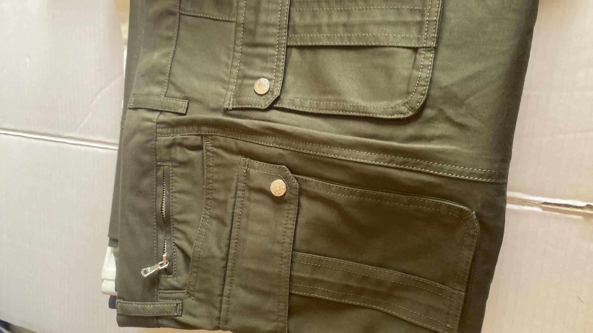 Photo 1 of 8 - MENS DESIGNER CASUAL SLACKS & JEANS SIZE 38