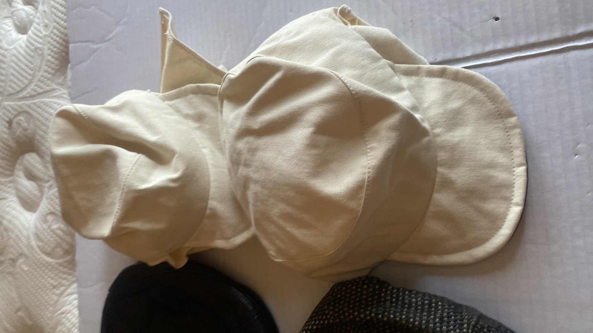 Photo 1 of 9 - MENS CAPS & HATS