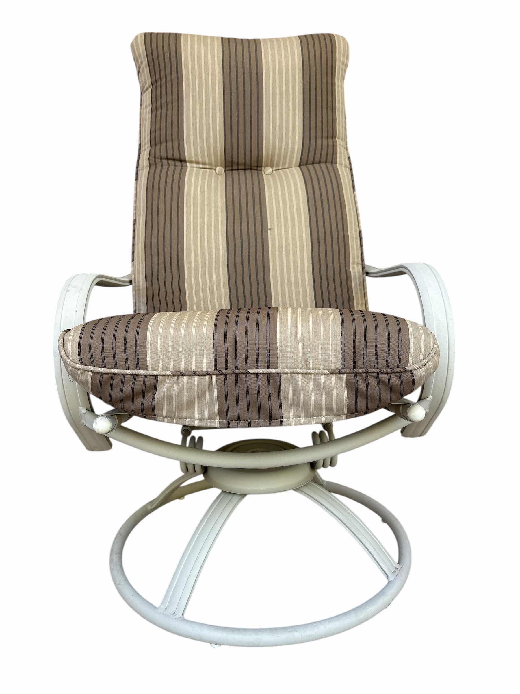 Photo 1 of (2)PCS OUTDOOR LOUNGE CHAIR AND SWIVEL CHAIR H43” ET VALUE $200