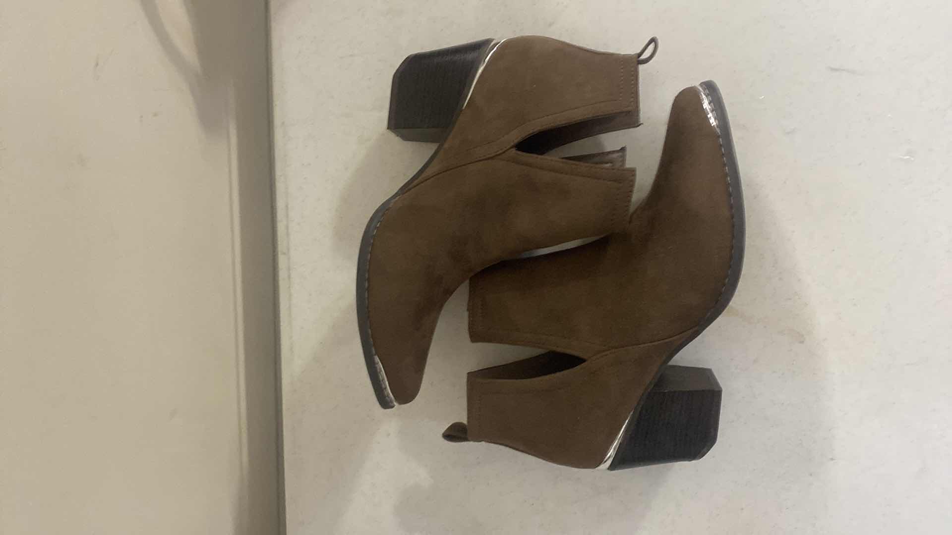 Photo 1 of 2 - WOMENS BOOTS & WEDGES SIZE 11