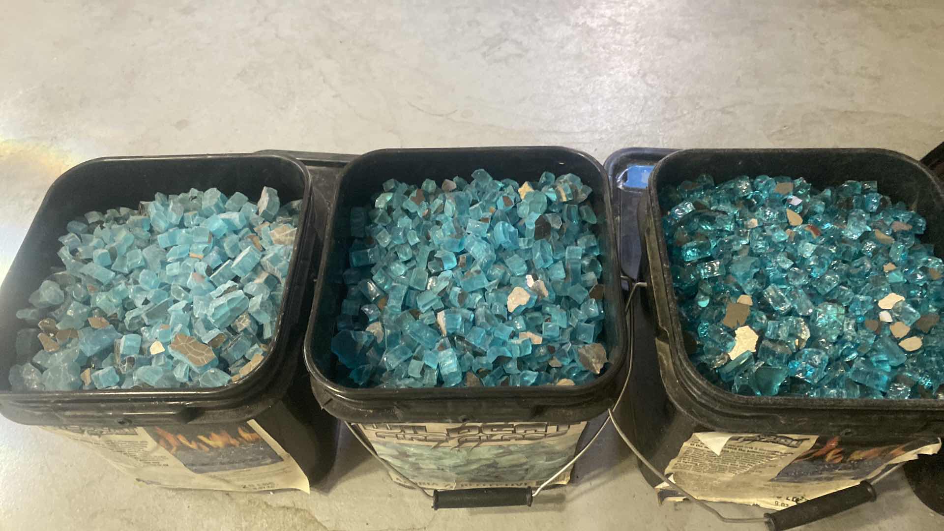 Photo 1 of 4 FIRE PIT / FIRE PLACE GLASS APPROX 75 lbs