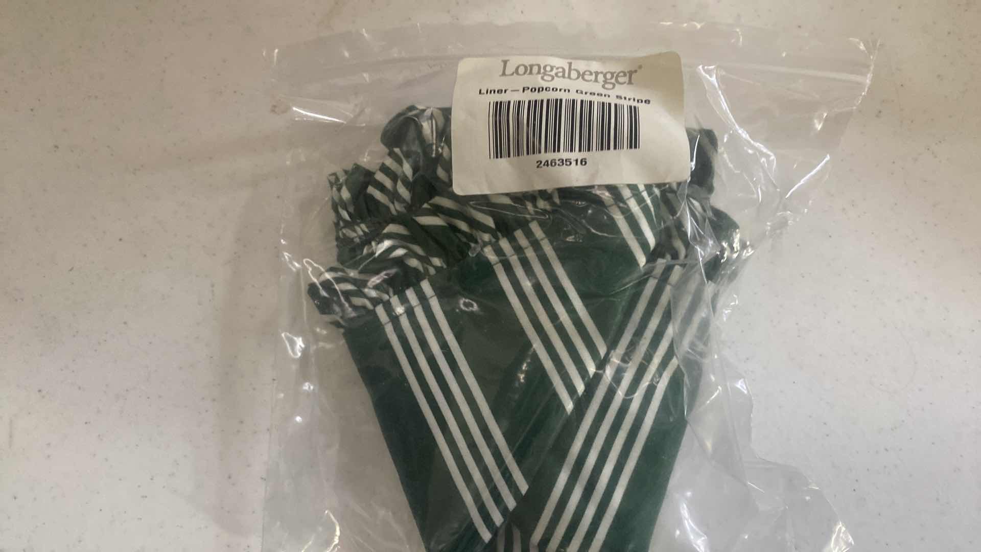 Photo 1 of VINTAGE 1999 LONGABERGER CHRISTMAS COLLECTION POPCORN BASKET WITH 2 LINERS, BASKET HAD PLASTIC INSERT