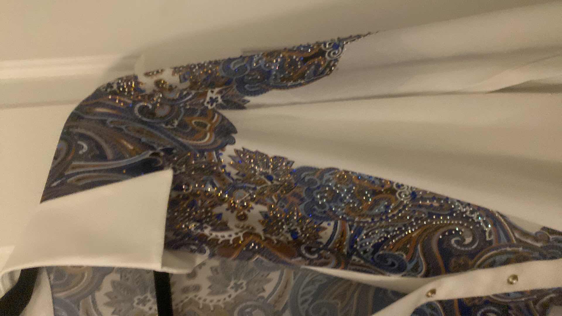 Photo 1 of WOMENS GENESE BLOUSE EST SIZE M/LARGE