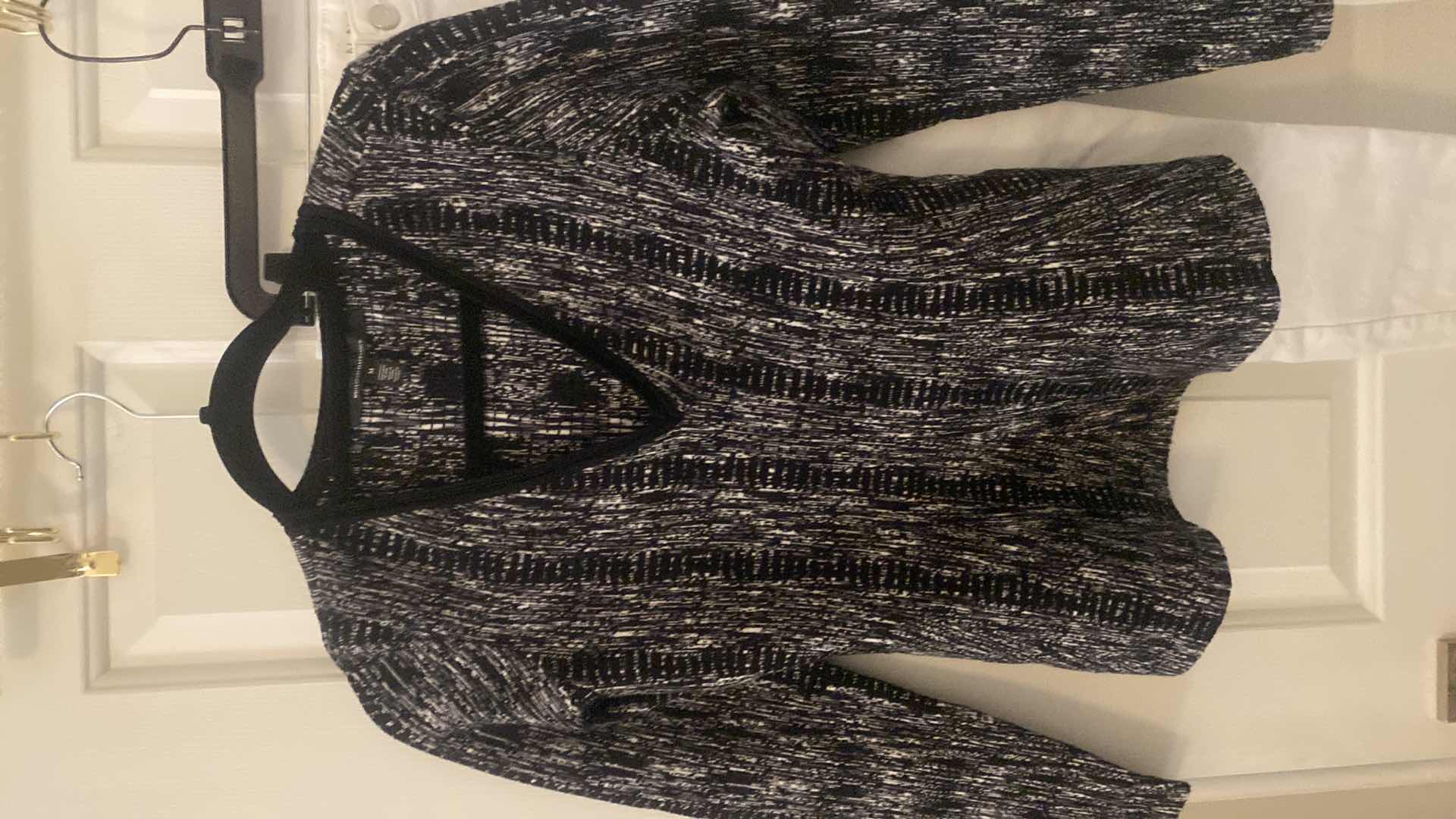 Photo 1 of WOMENS WHITE HOUSE BLACK MARKET SWEATER SIZE MEDIUM & JEANS SIZE 6 LONG