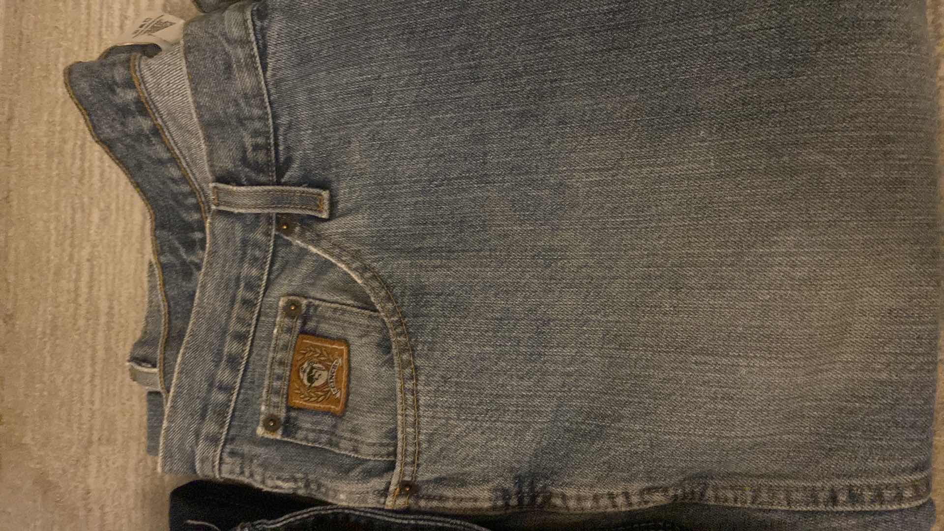 Photo 1 of 2 - MENS CINCH JEANS SIZE 42 L36