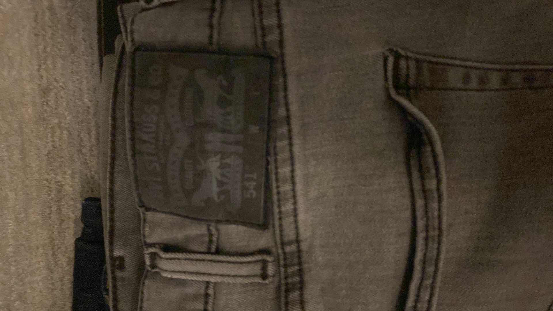 Photo 1 of 3 - MENS LEVI JEANS SIZE 42 L36