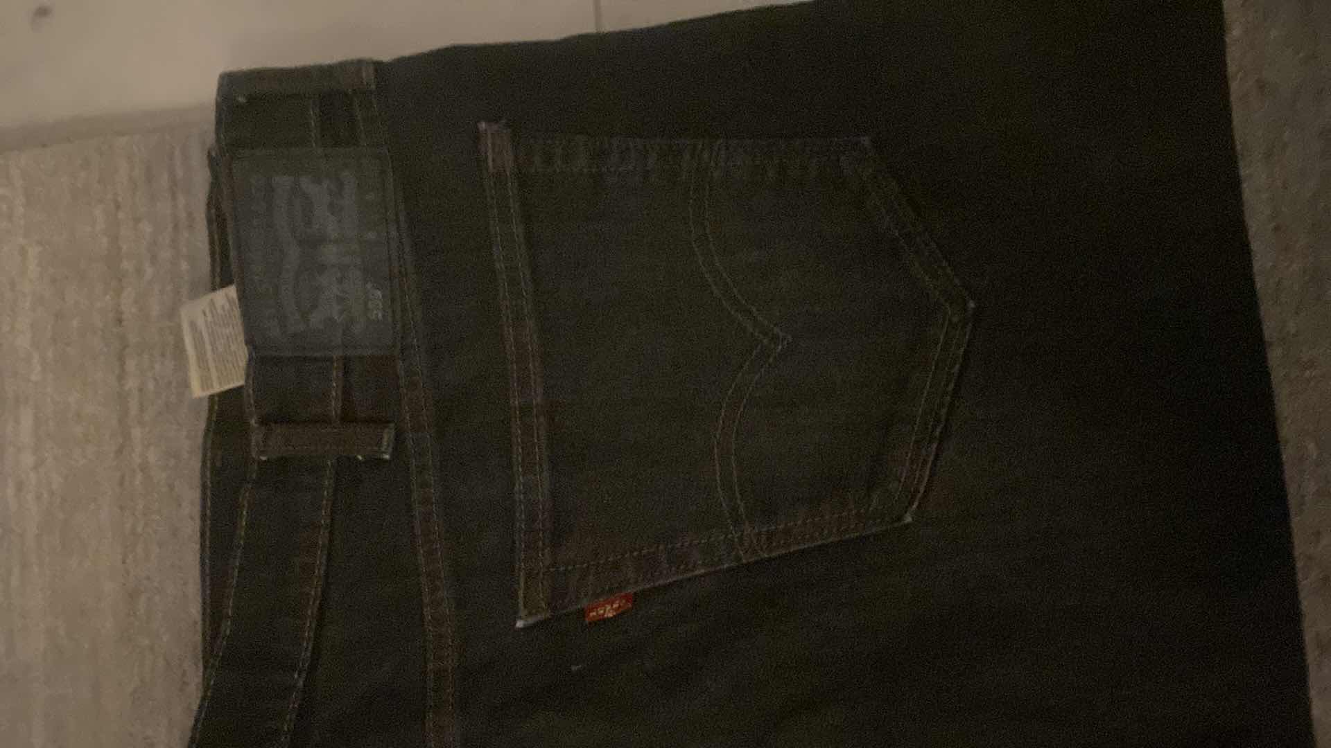Photo 1 of 3 - MENS LEVI JEANS SIZE 42 L36