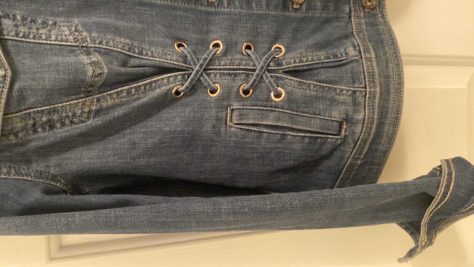 Photo 1 of WOMENS WHITE HOUSE BLACK MARKET DENIM JACKET SIZE SMALL