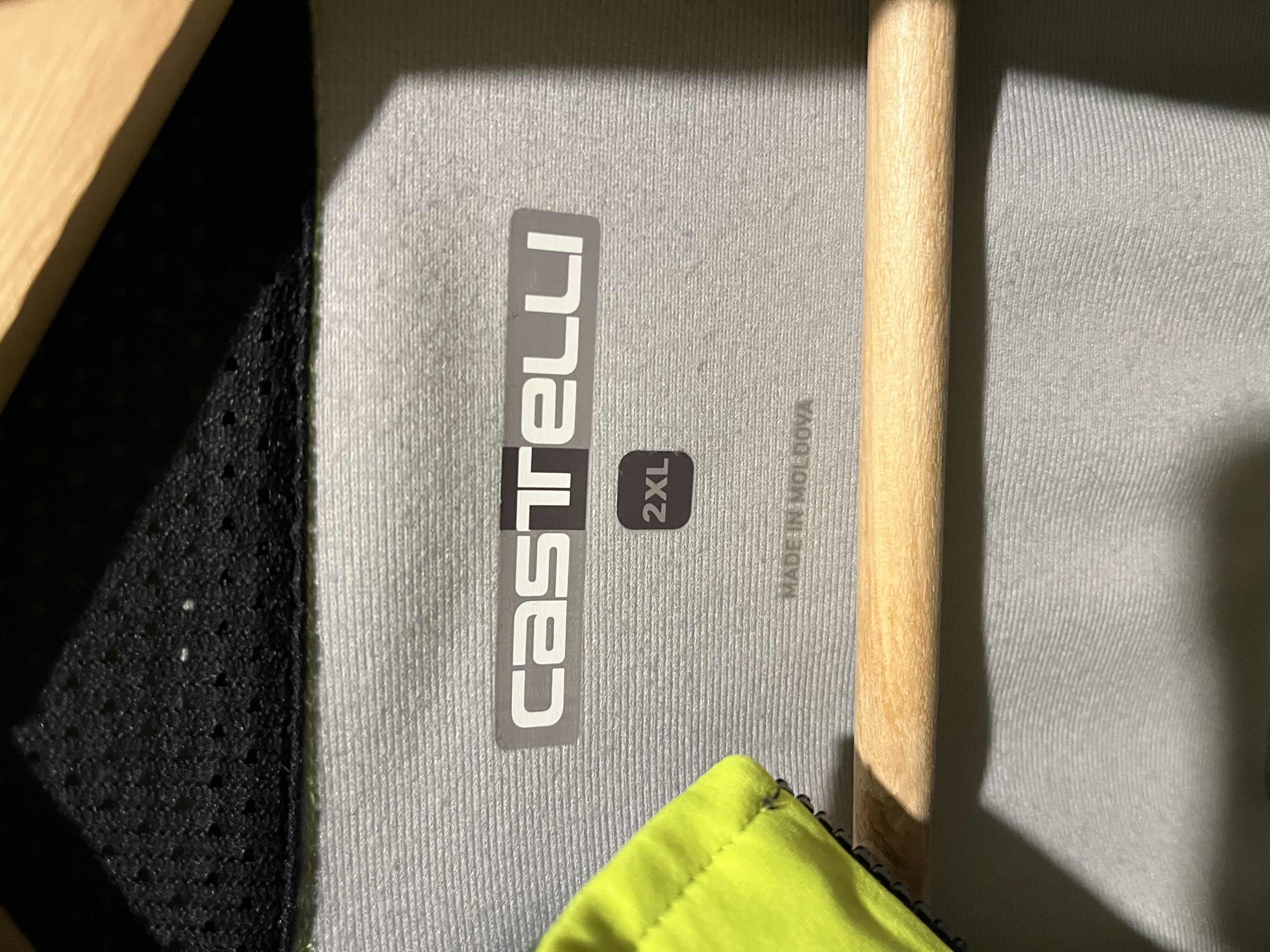 Photo 1 of CASTELLI PERFETTO GORE-TEX INFINIUM FLUORESCENT YELLOW CYCLING JACKET MENS 2XL