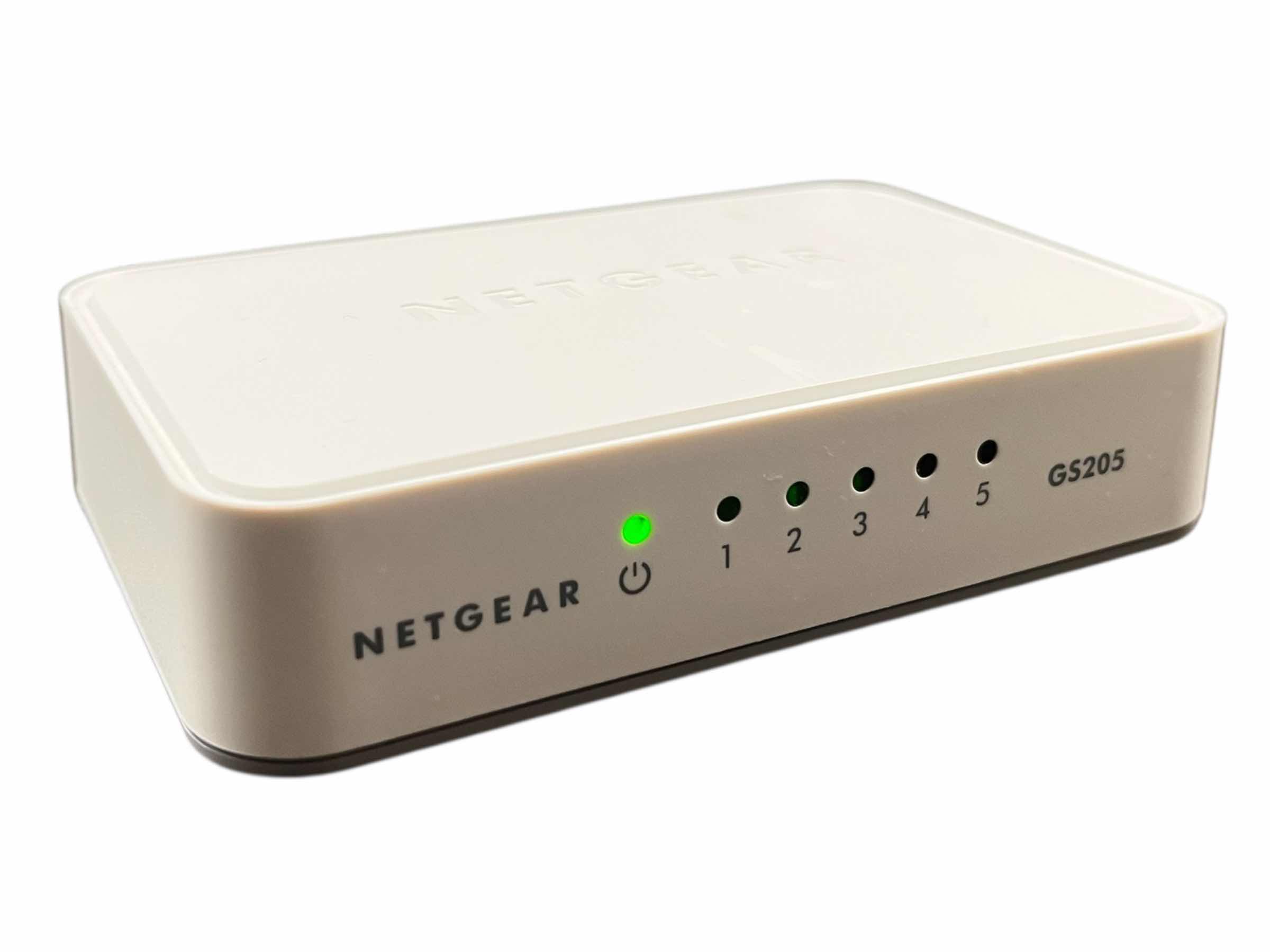 Photo 1 of NETGEAR 5-PORT GIGABIT ETHERNET SWITCH GS205v2