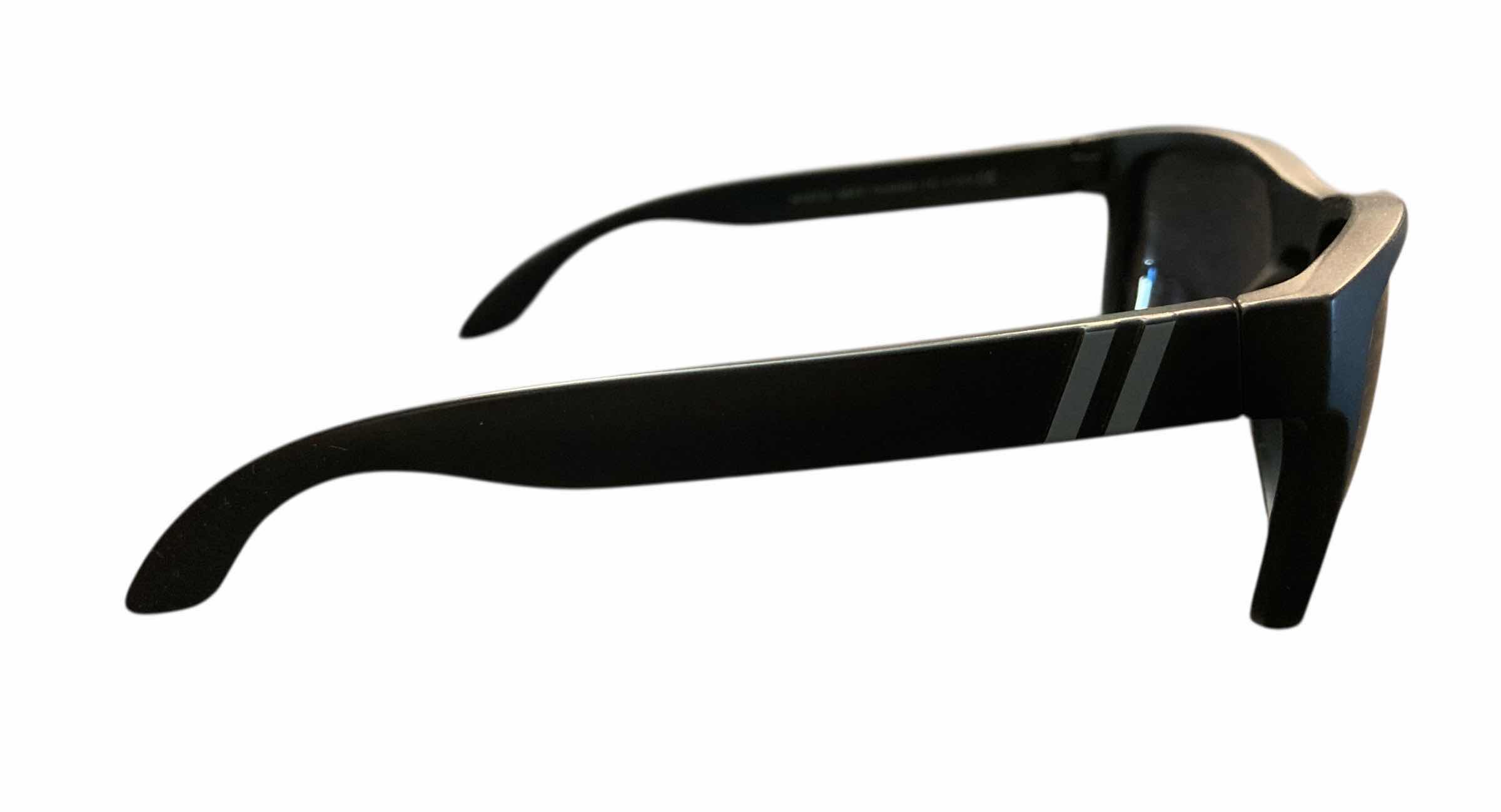 Photo 1 of BLENDERS EYEWEAR CANYON UV PROTECTION MYSTIC GREY POLARIZED SUNGLASSES W BLACK CASE (UNISEX)