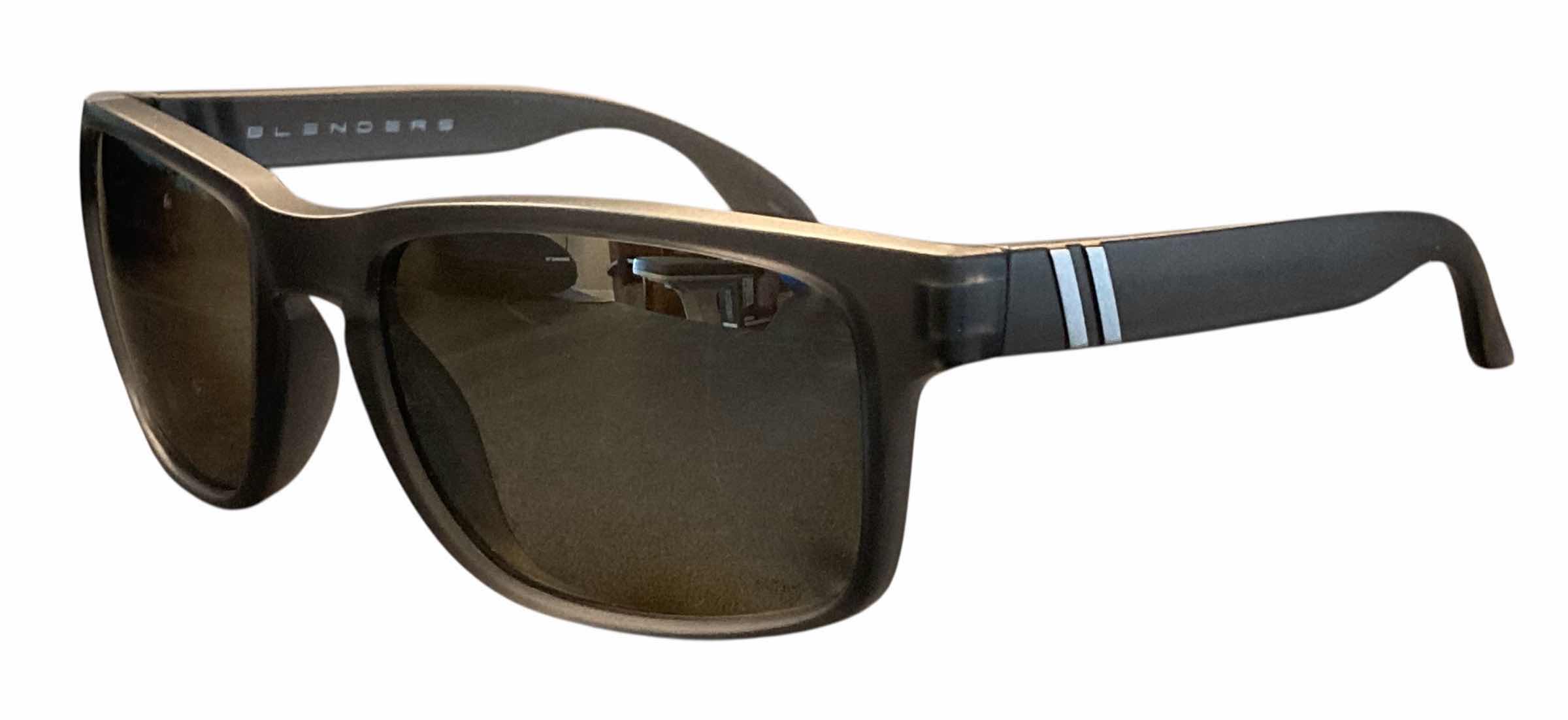 Photo 1 of BLENDERS EYEWEAR CANYON UV PROTECTION MYSTIC GREY POLARIZED SUNGLASSES W BLACK CASE (UNISEX)
