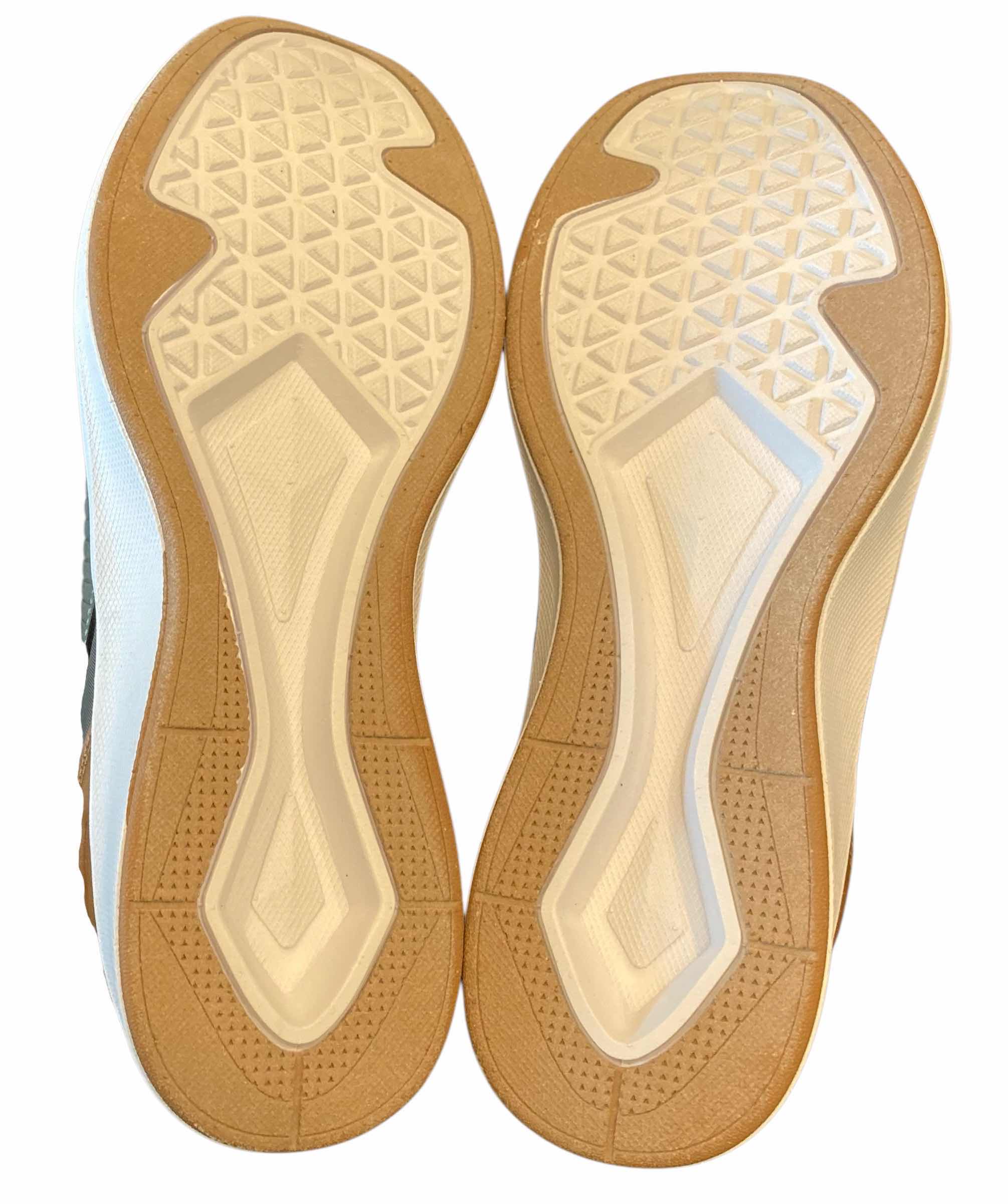 Photo 1 of DEER STAGS MENS CRANSTON WATER REPELLENT GREY & BROWN  FASHION SNEAKERS SIZE 10M