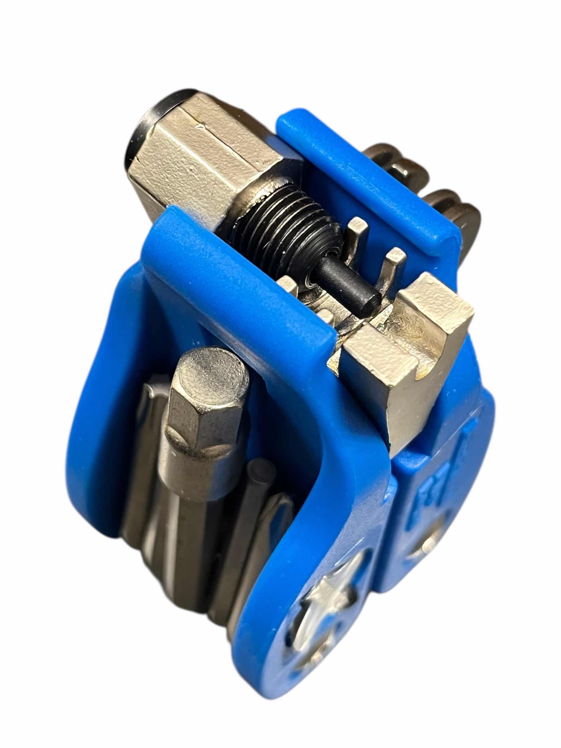 Photo 1 of PARKTOOL RESCUE MULTI-TOOL MTB-3 W CASE