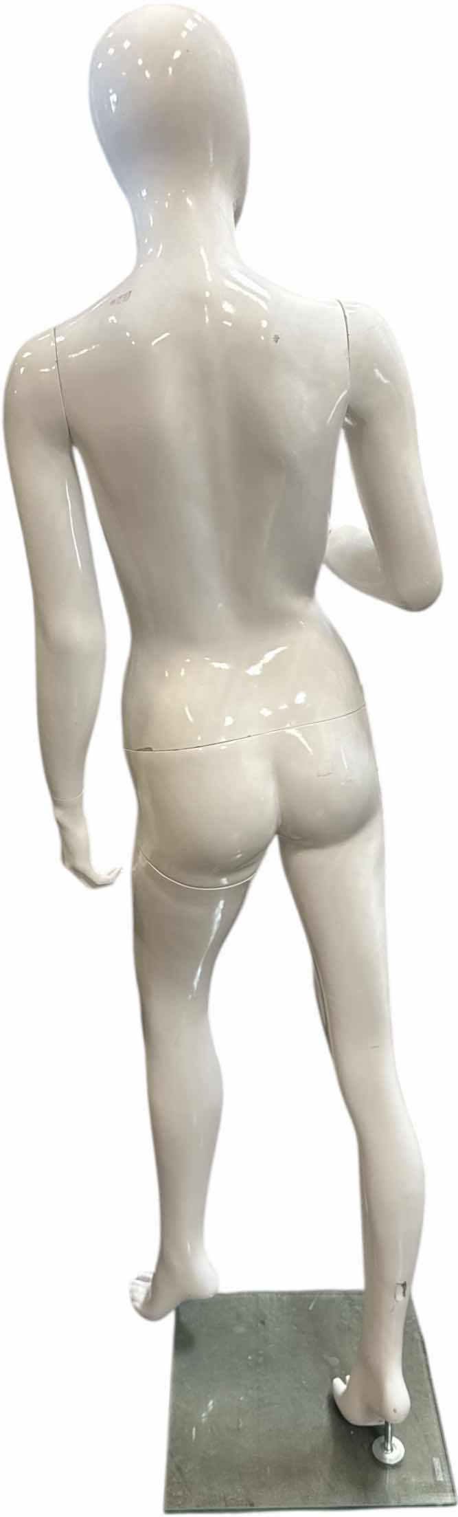 Photo 1 of FEMALE MANNEQUIN ON TEMPERED GLASS WHITE H70”