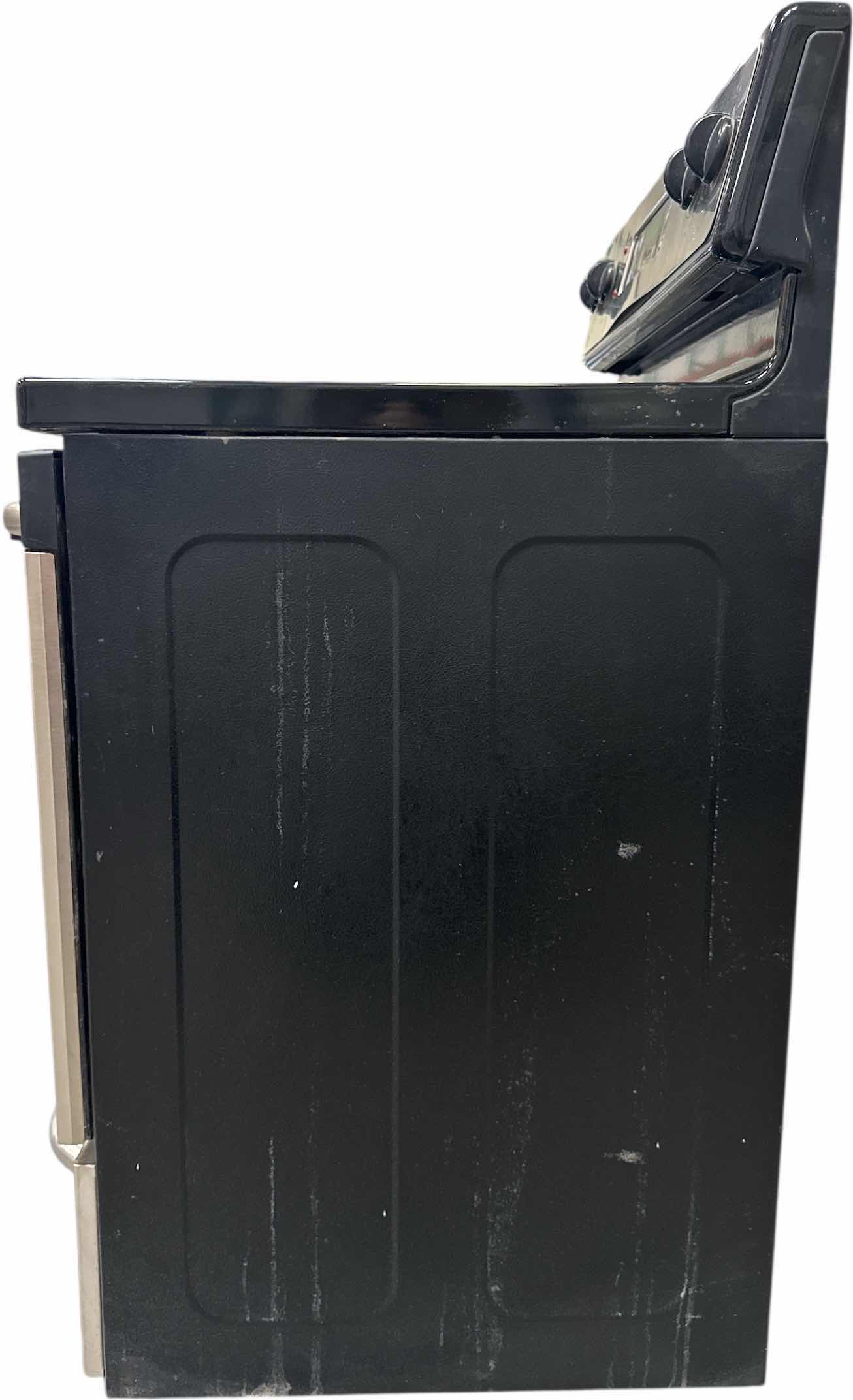 Photo 1 of GENERAL ELECTRIC STAINLESS STEEL ELECTRIC STOVE JBP66SOH2SS BLACK 30” X 25” X H47”