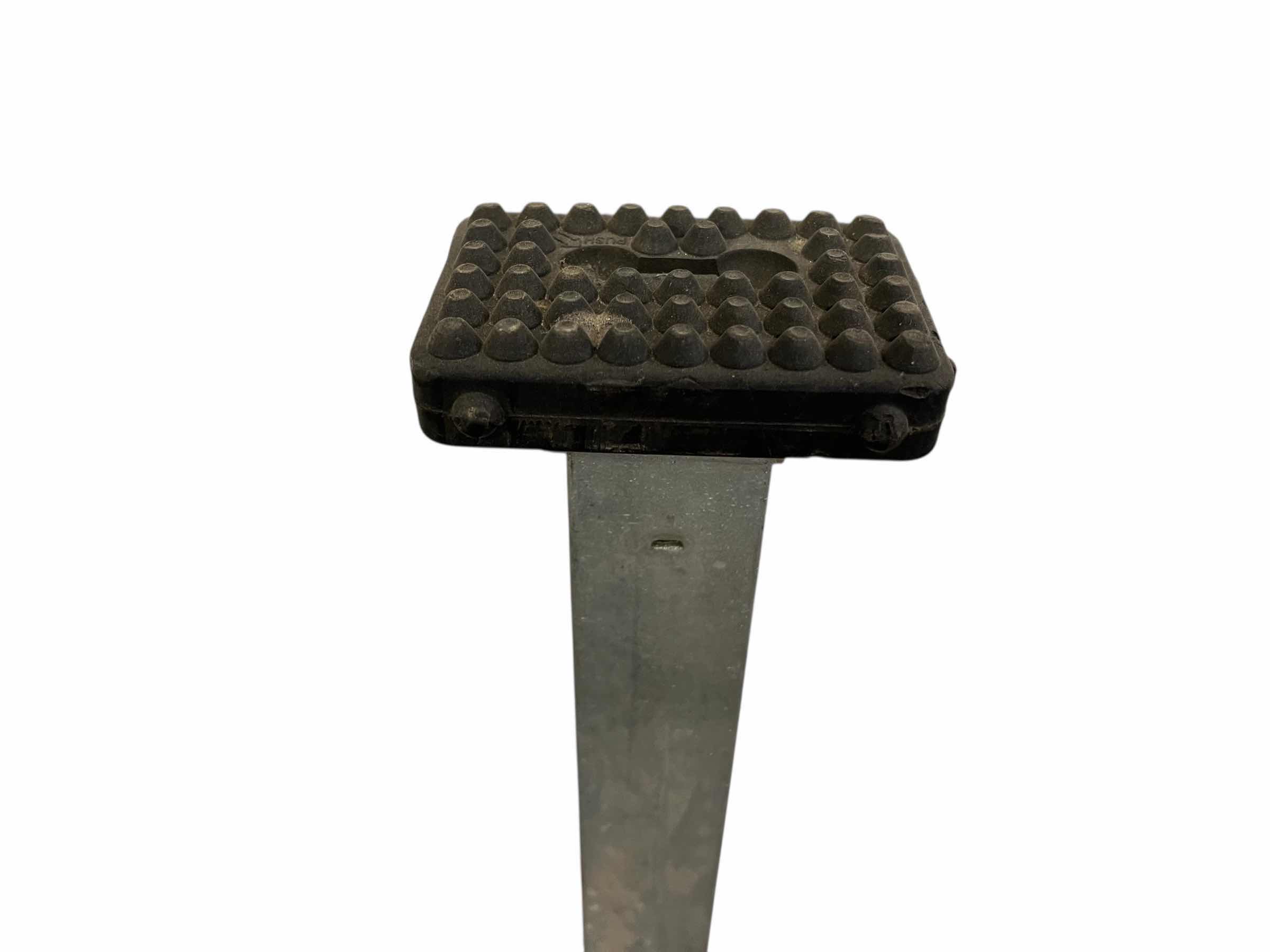 Photo 3 of $102.    SCC 3 SECTIONAL ADJUSTABLE STEEL CARGO SMARTBAR CC5010