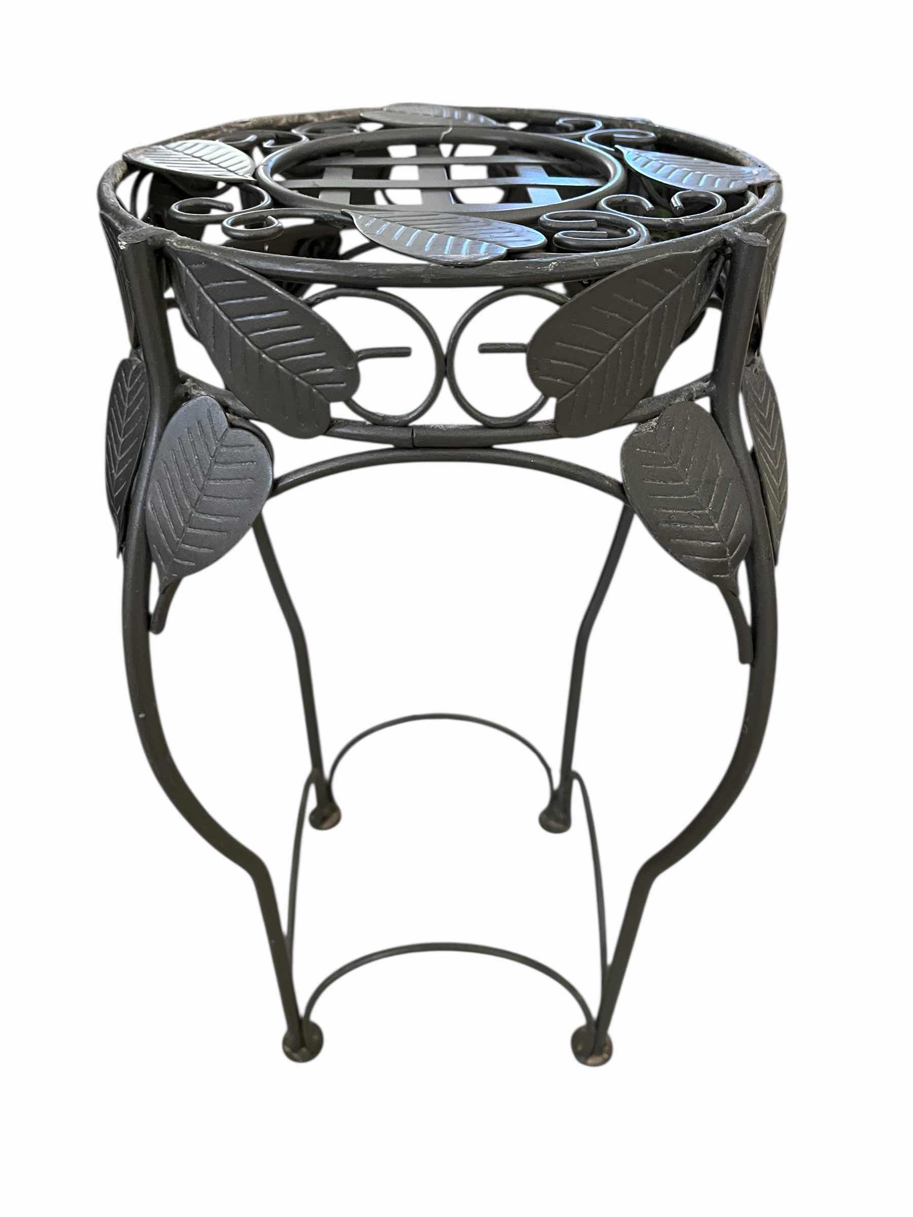 Photo 1 of LEAF DESIGN GRAY WIRE PLANTER STAND 12” X 17”