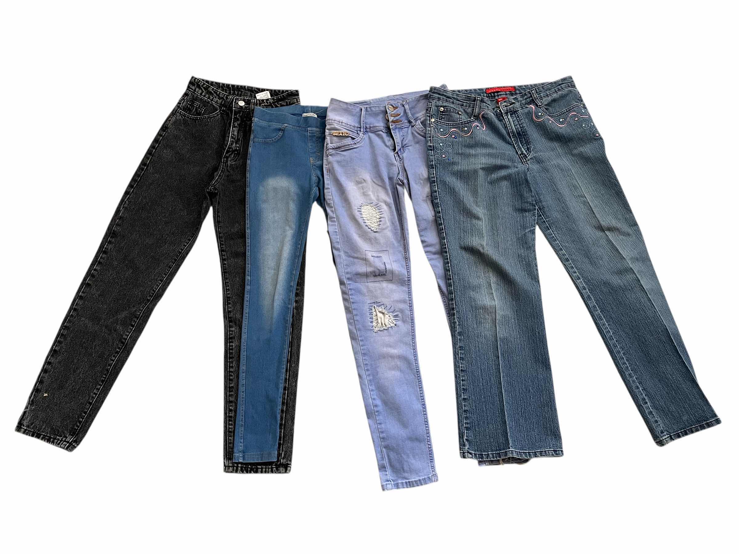 Photo 1 of DENIM JEANS WOMENS SIZE XS, 5, 10P (4)