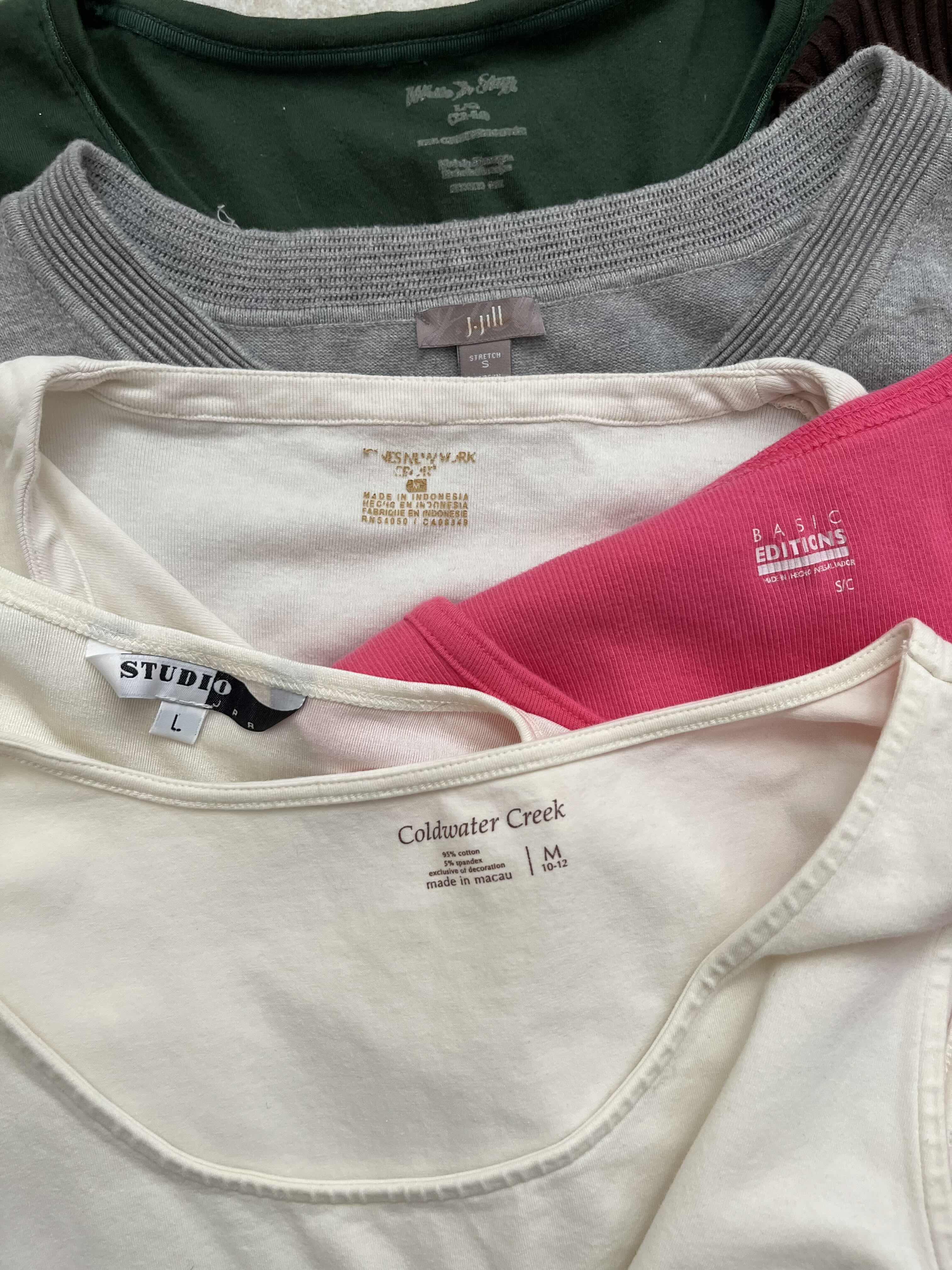 Photo 1 of WOMENS TOPS SIZE SM-LG (8)