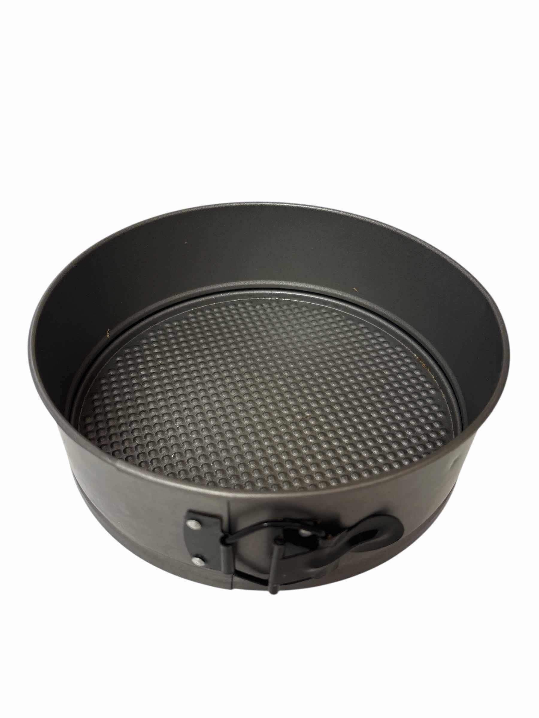 Photo 1 of HEART SHAPED & ROUND CAKE PANS (2) 13”