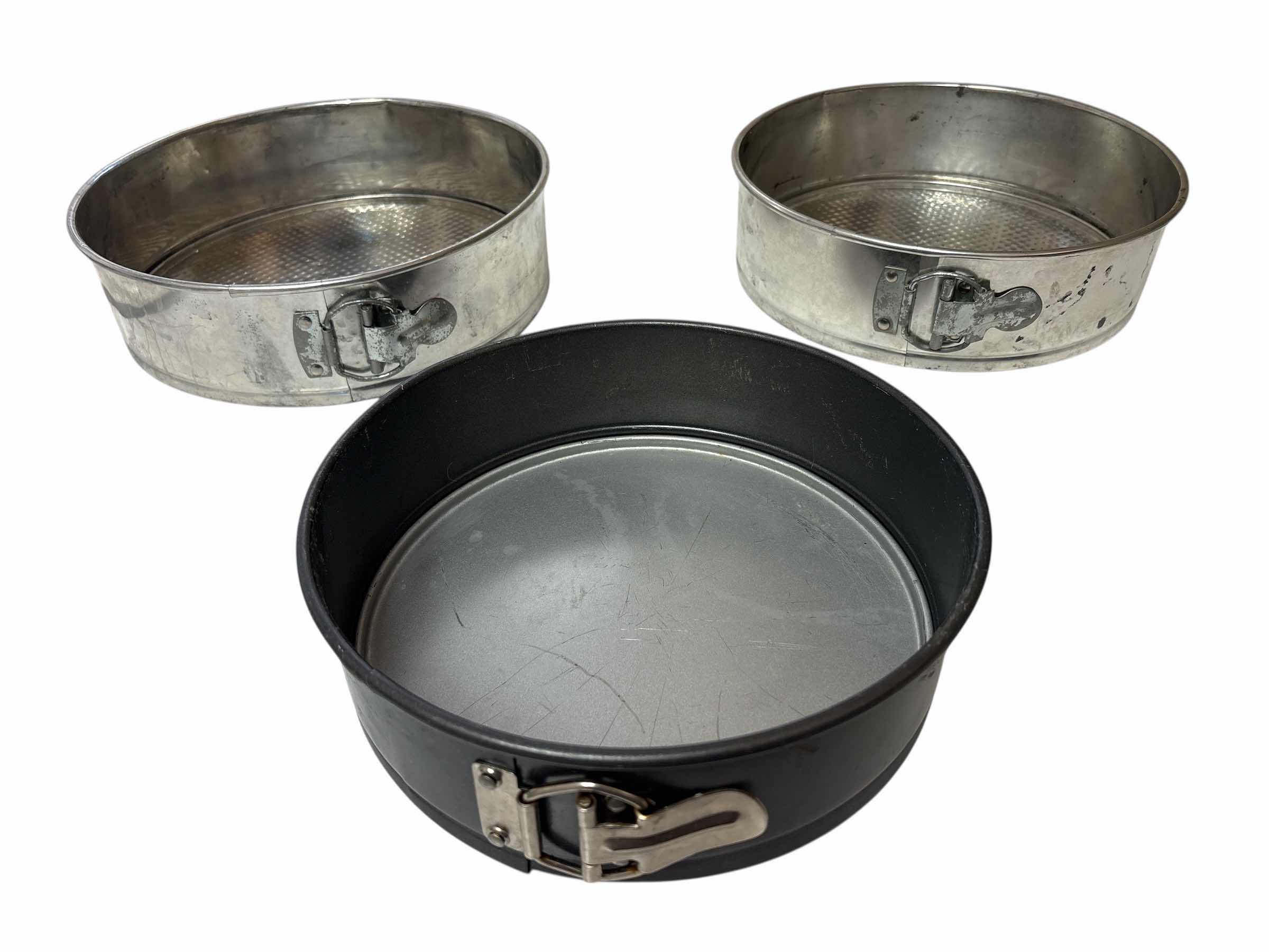 Photo 1 of CHEESECAKE PAN (3)PCS 10.5”