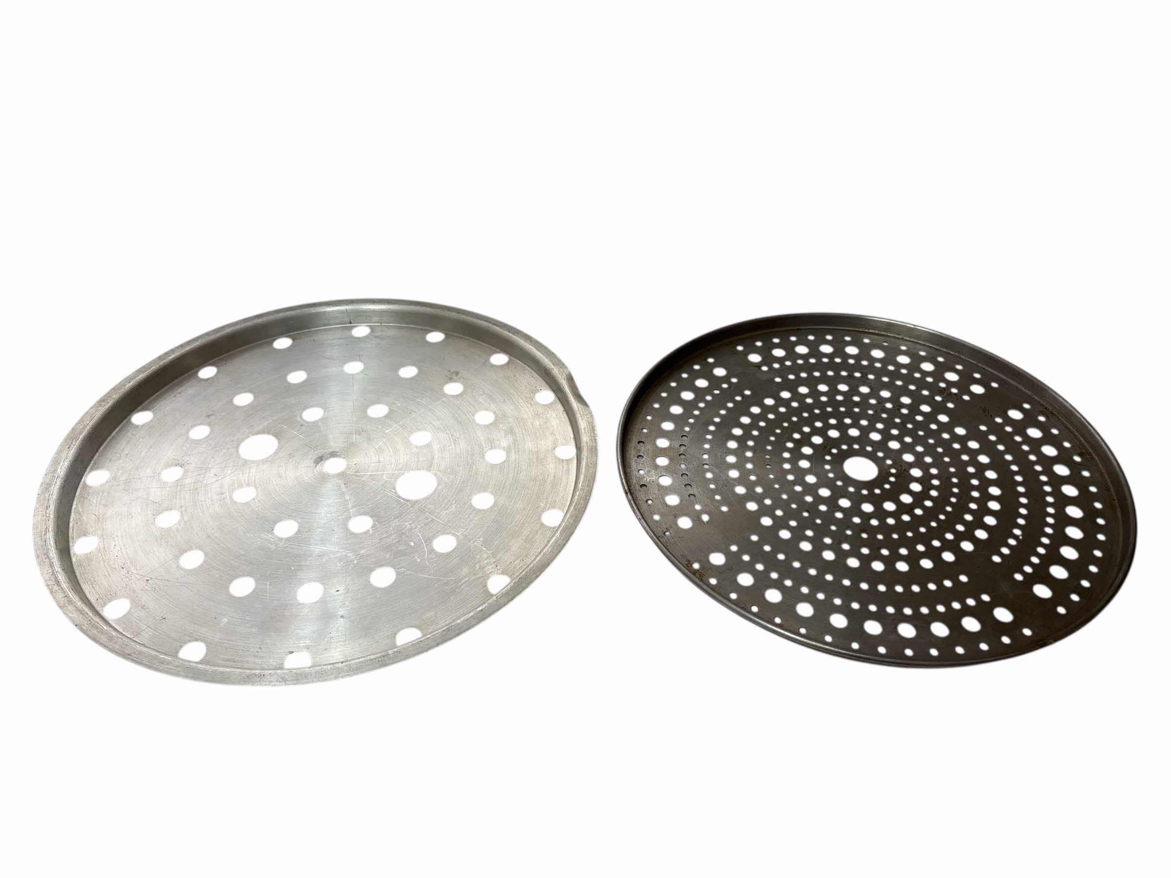Photo 1 of PIZZA PANS (4)PCS 13.5”