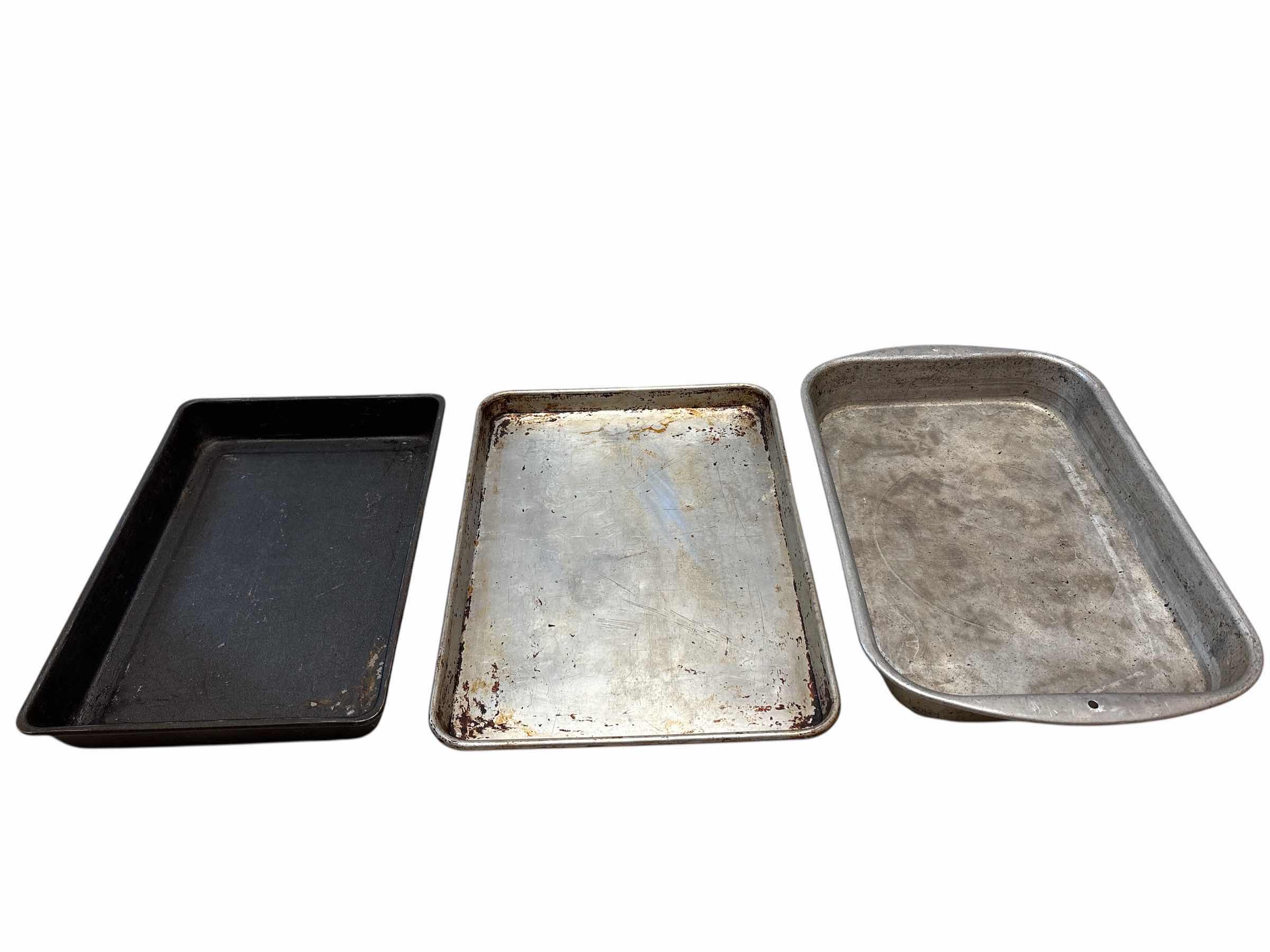 Photo 1 of BAKING SHEET PANS (6)