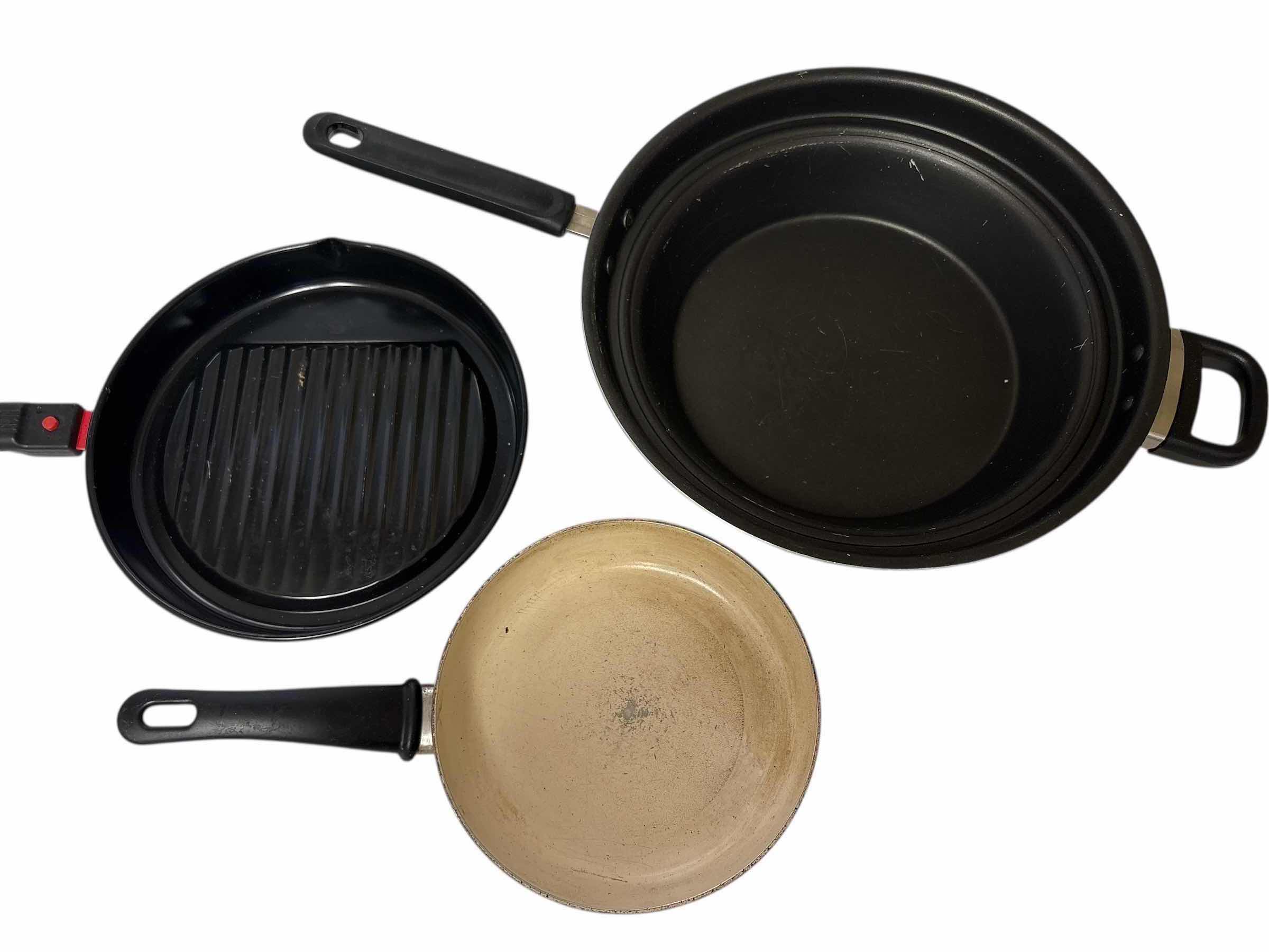 Photo 1 of COOKING PANS (3)PCS